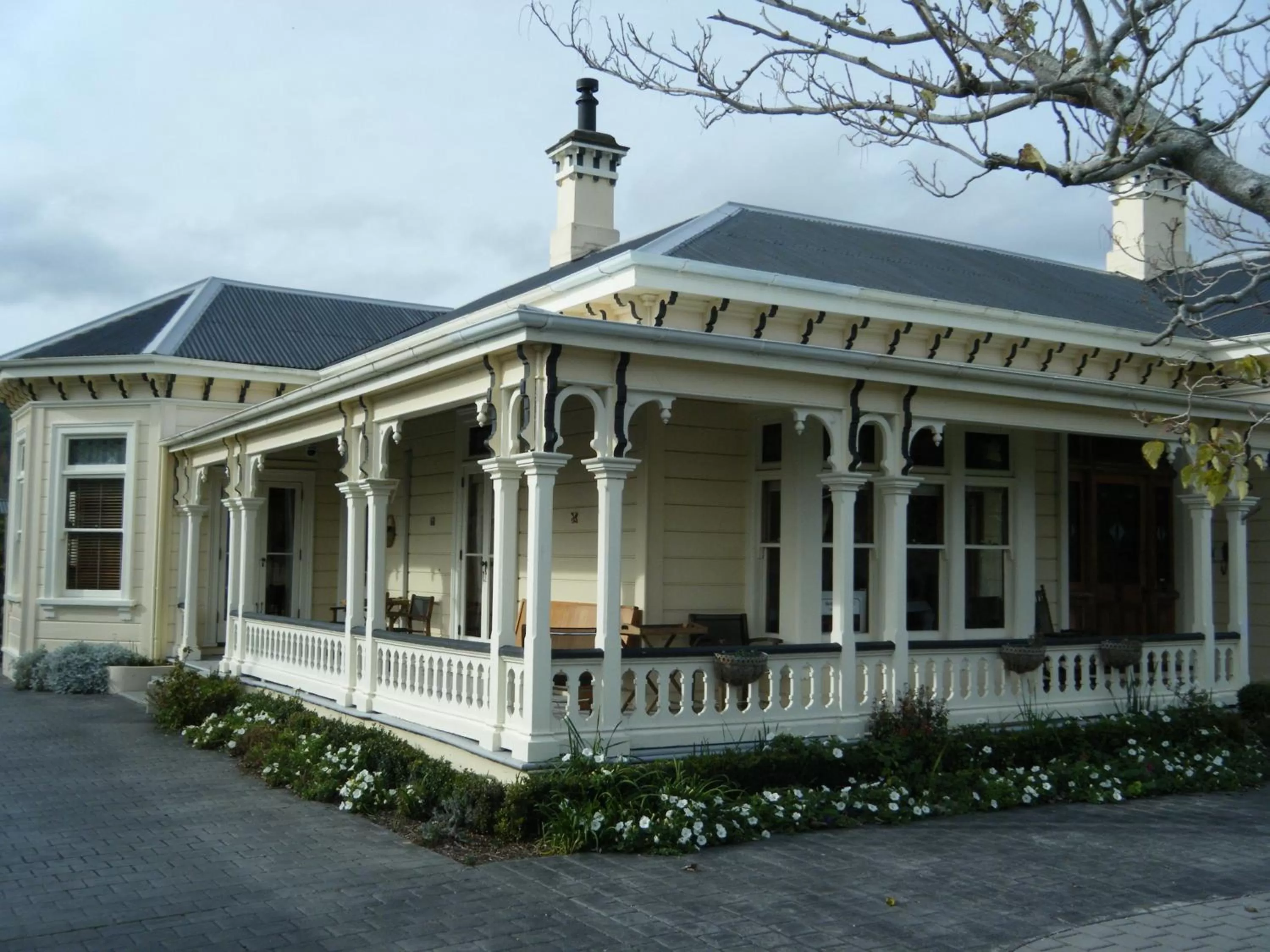 Property Building in Collingwood Manor