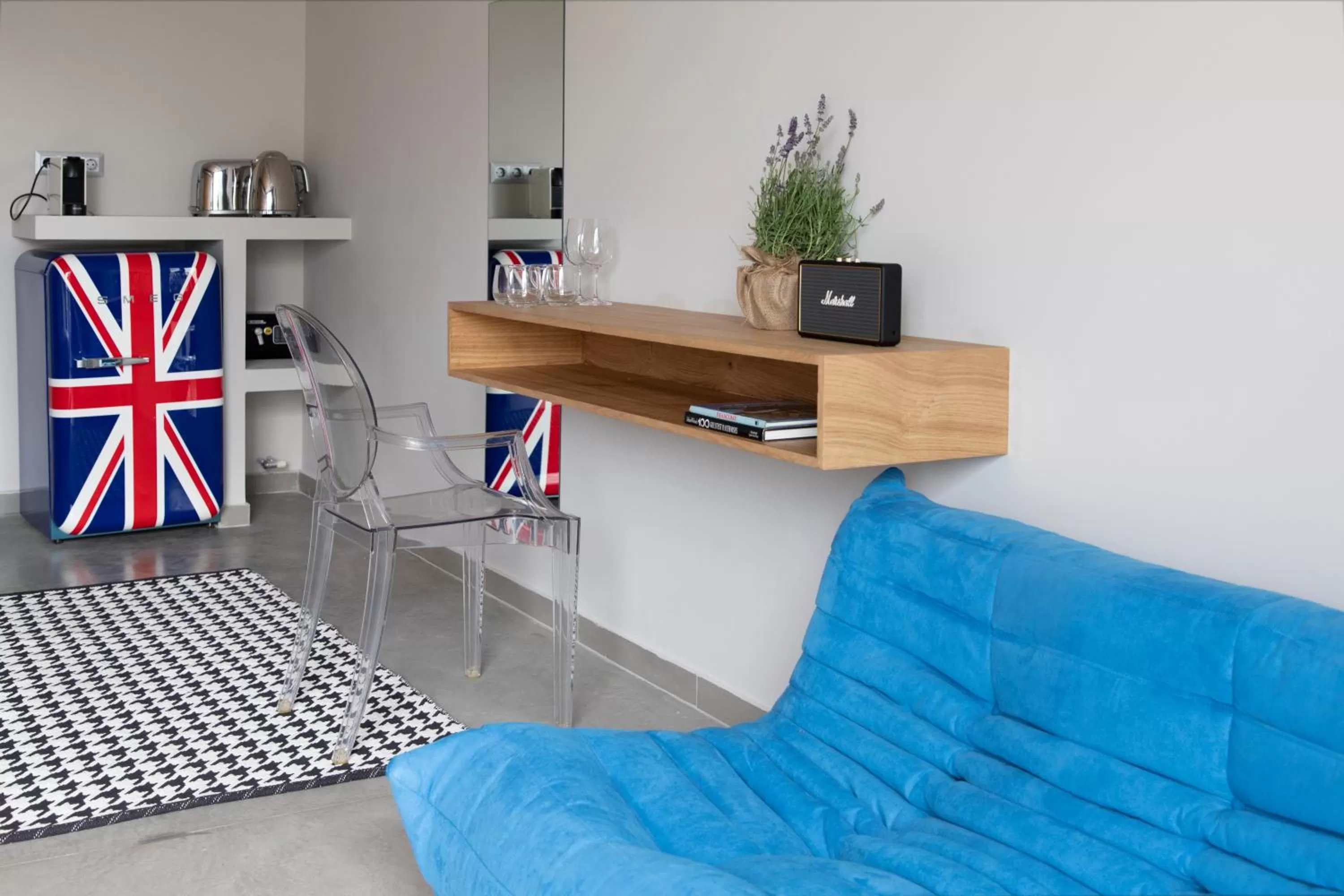 TV and multimedia in Bespoke House Athens