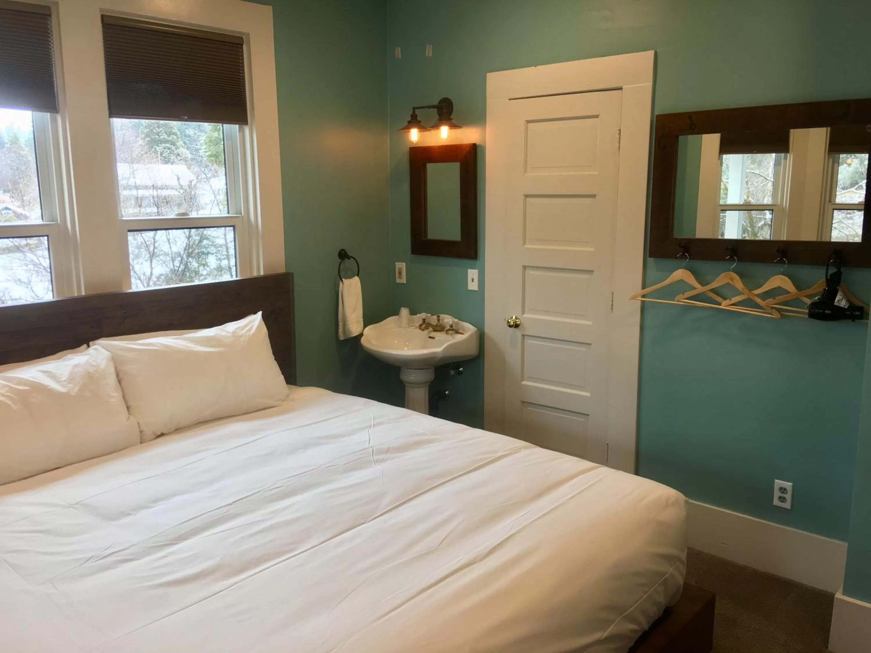 Bedroom, Bed in The Groveland Hotel