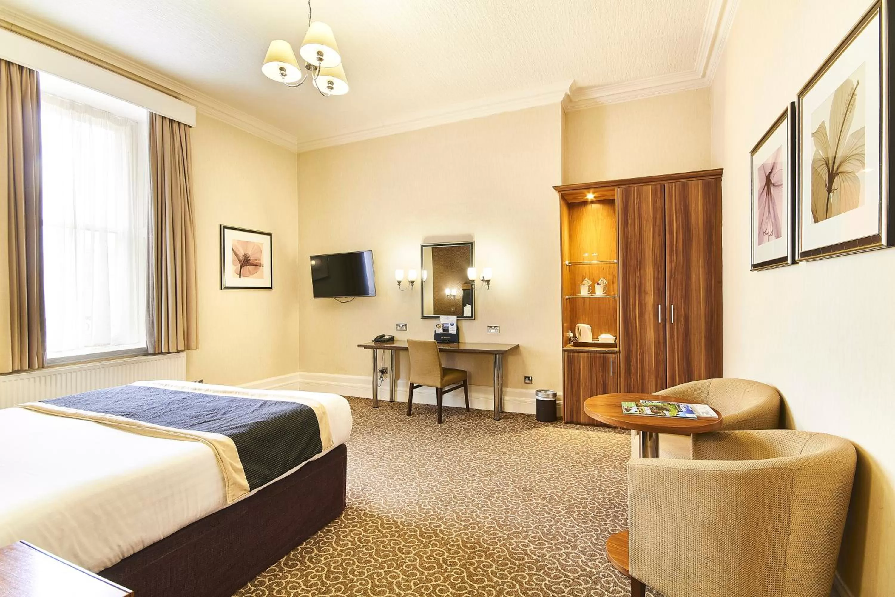 Bedroom, Bed in The Midland Hotel