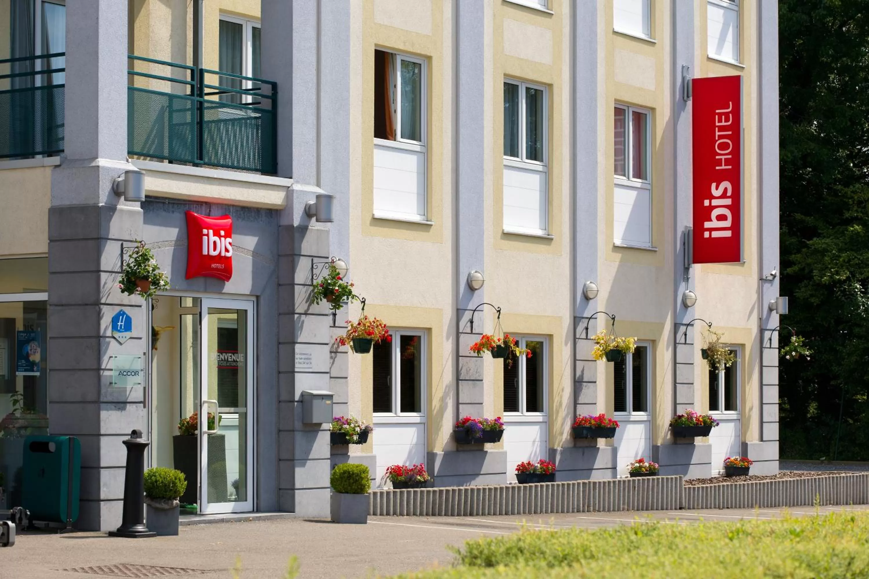 Facade/entrance in ibis Liège Seraing