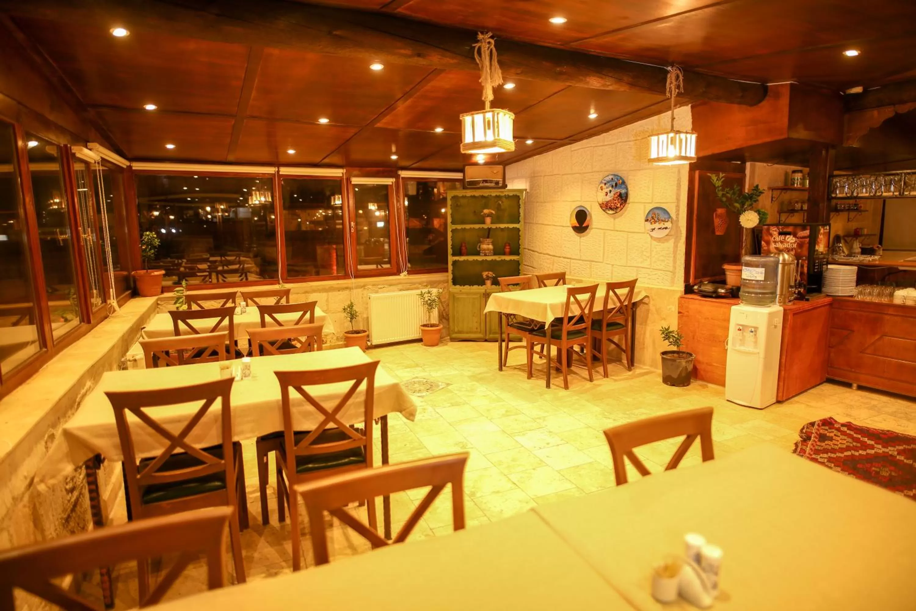 Restaurant/places to eat in Bedrock Cave Hotel