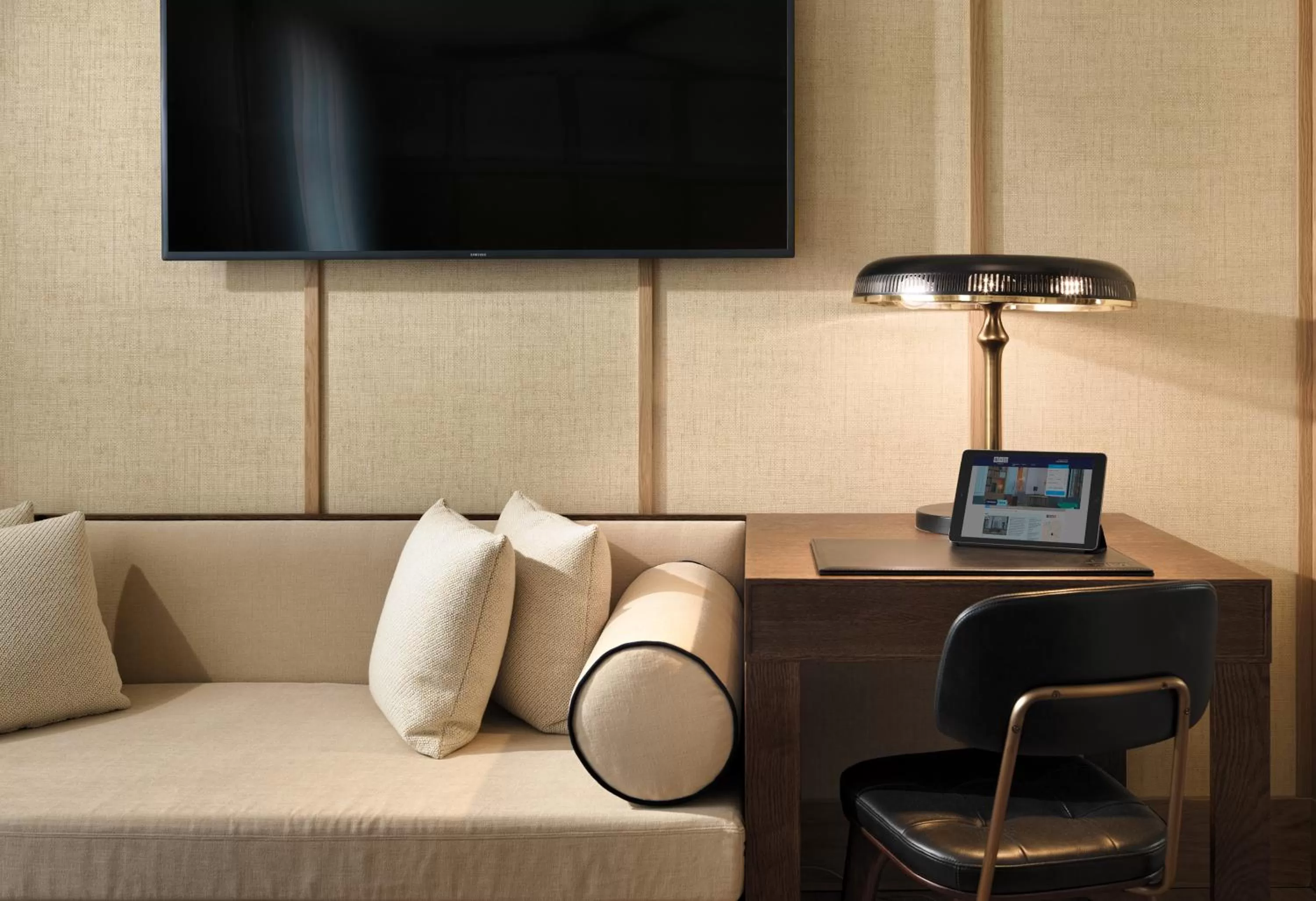 Decorative detail in H10 Madison 4* Sup