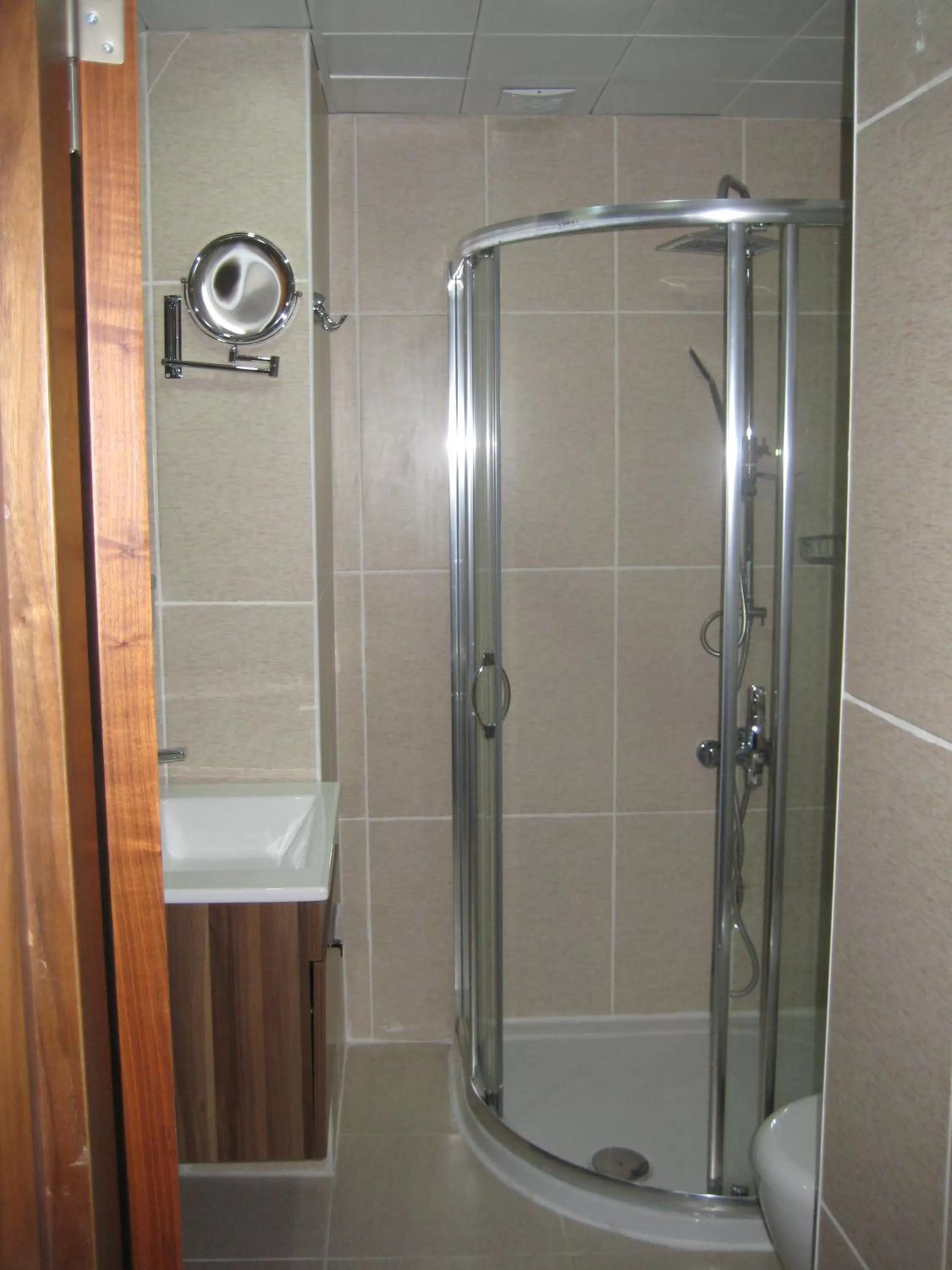 Shower in Miroglu Hotel