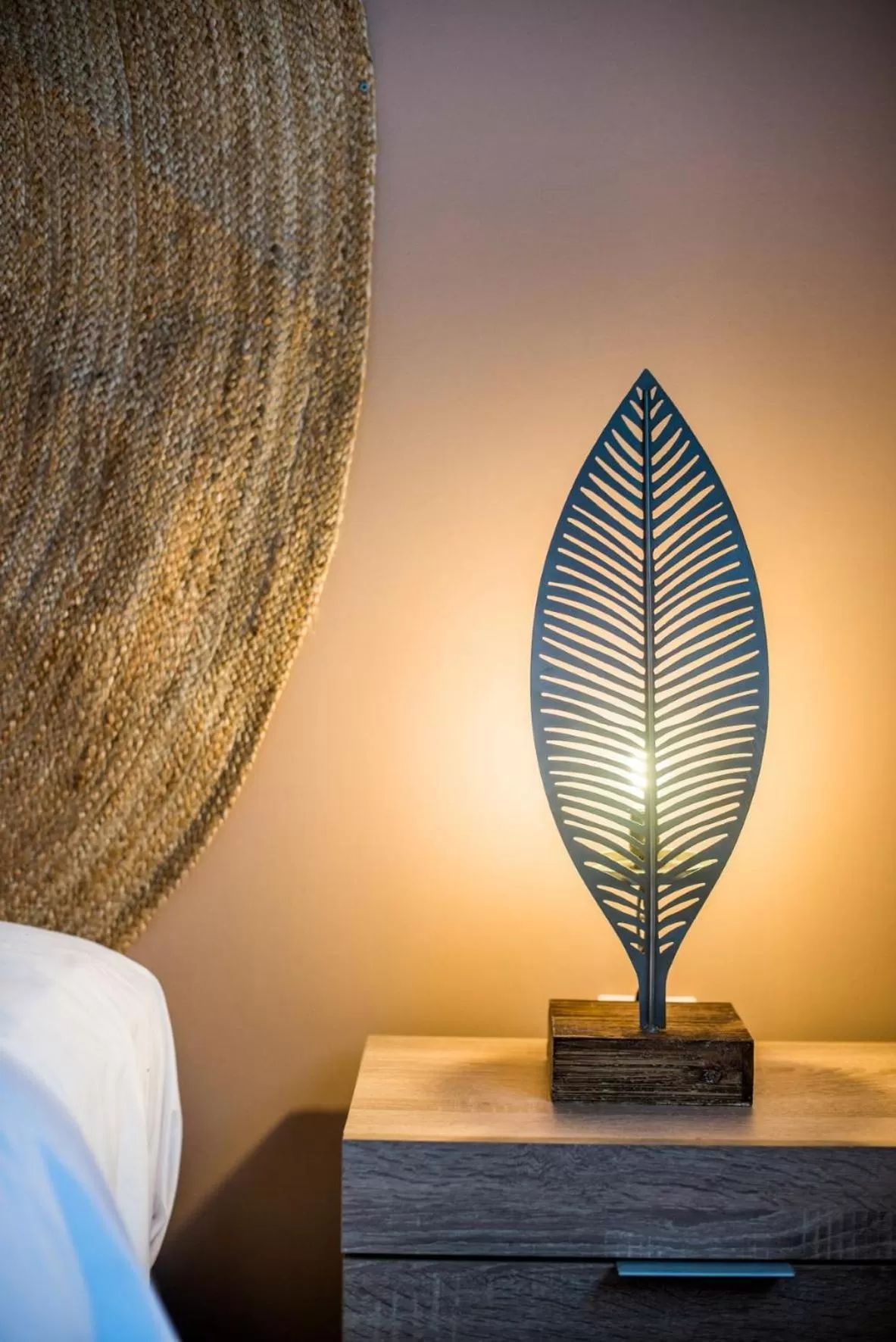 Photo of the whole room in Athens Gem