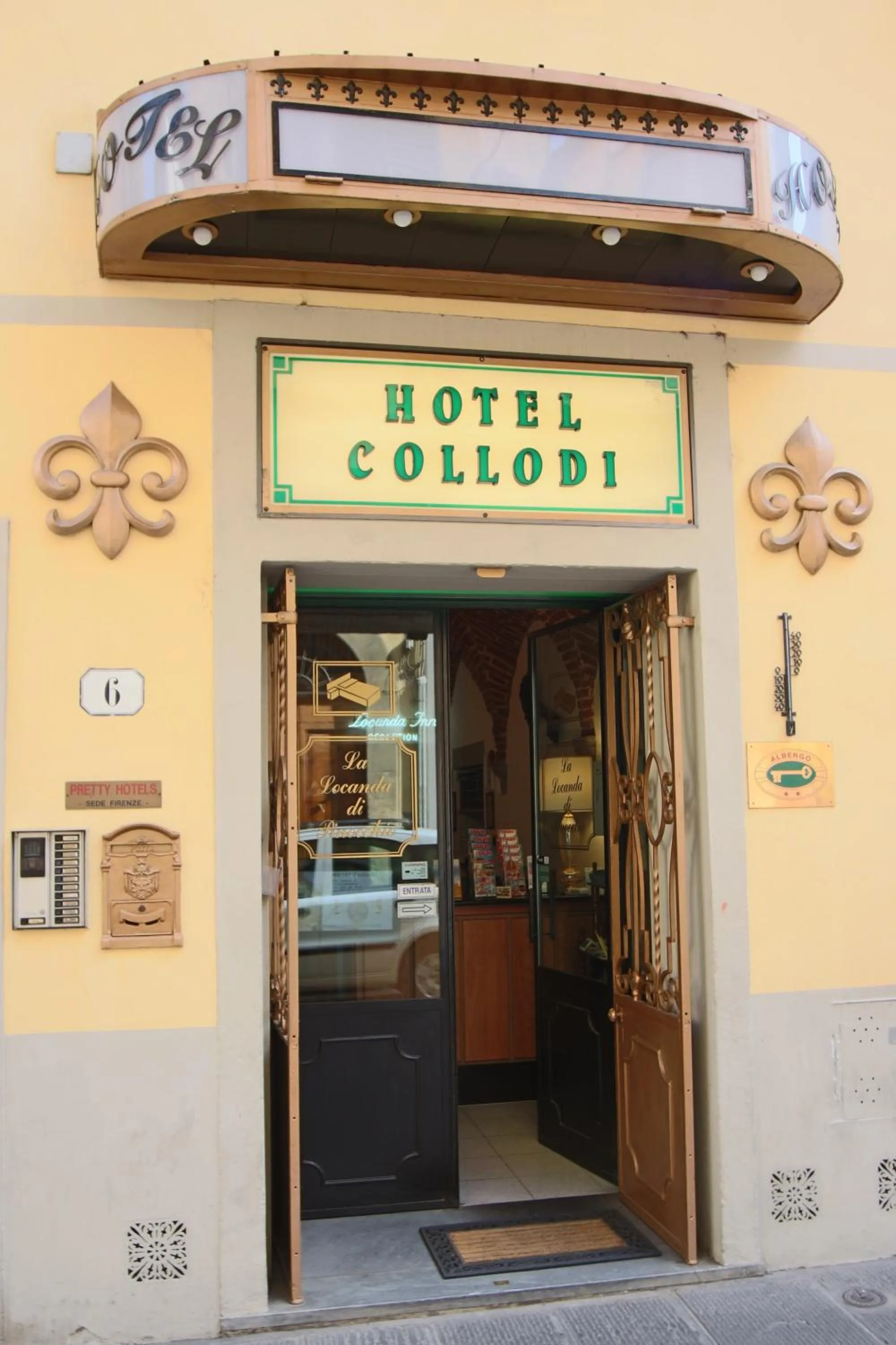 Facade/entrance in Hotel Collodi Firenze