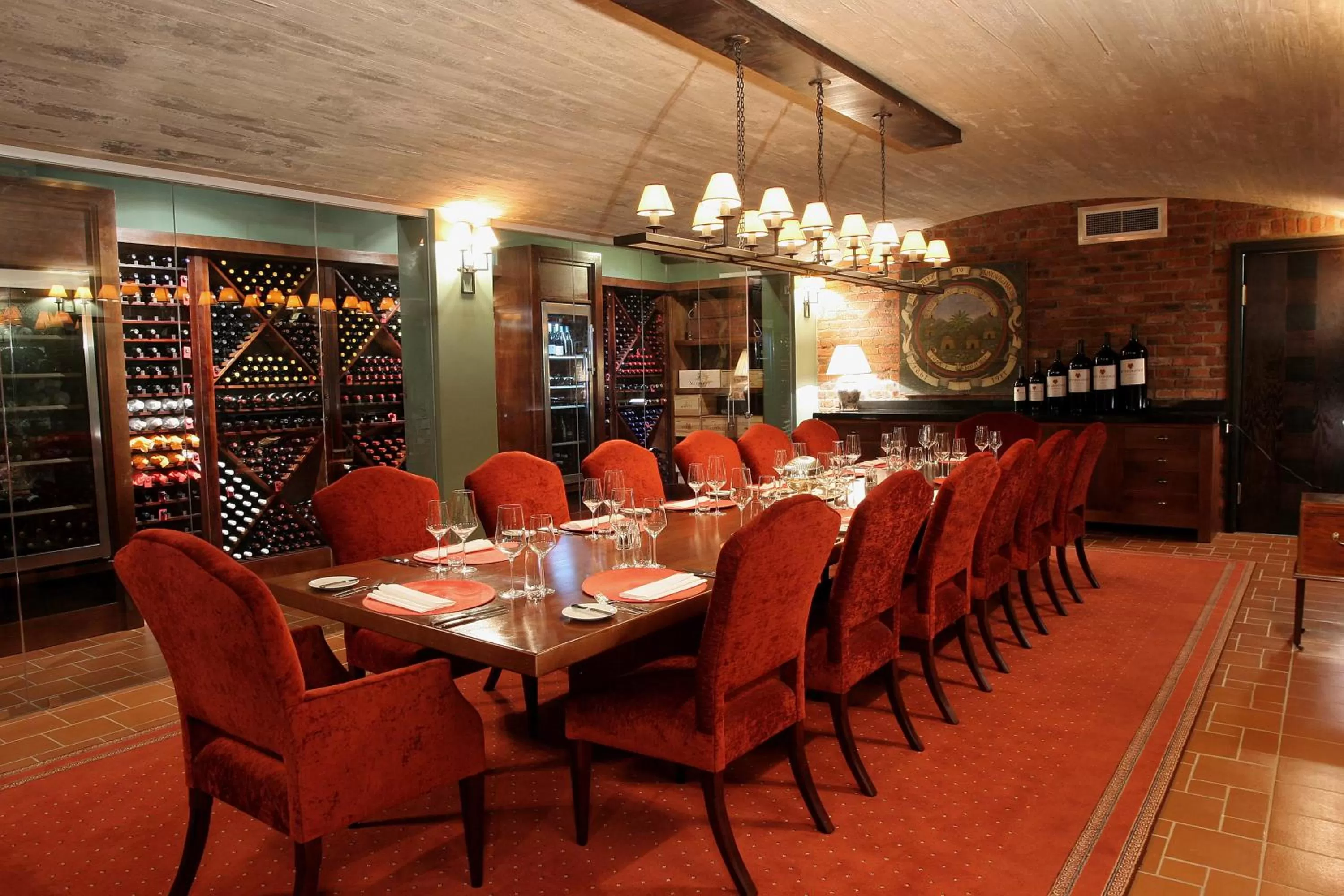 Restaurant/places to eat in No5 Boutique Art Hotel by Mantis