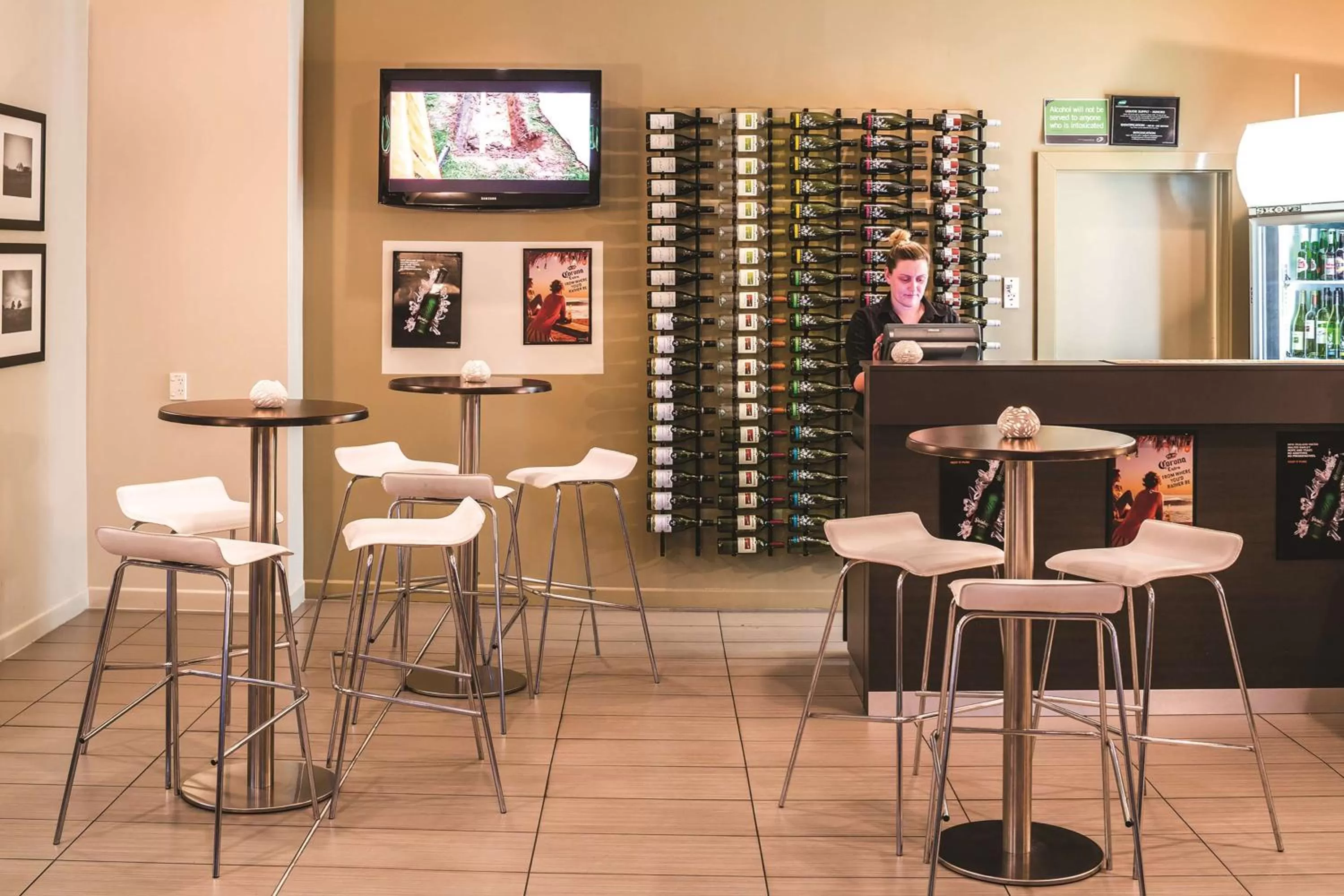 Restaurant/places to eat in Travelodge Hotel Wellington