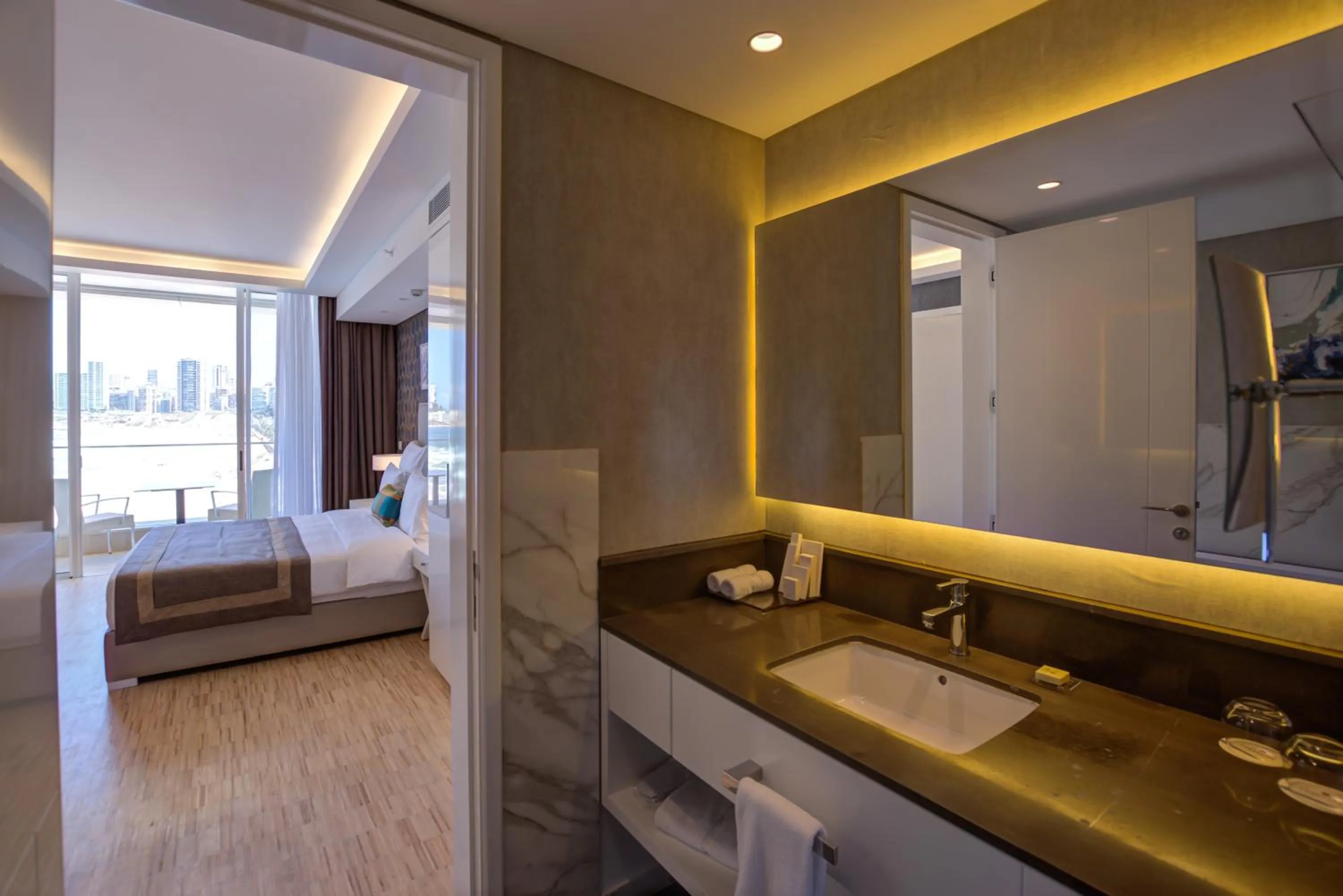 Bathroom, Bed in Lancaster Eden Bay