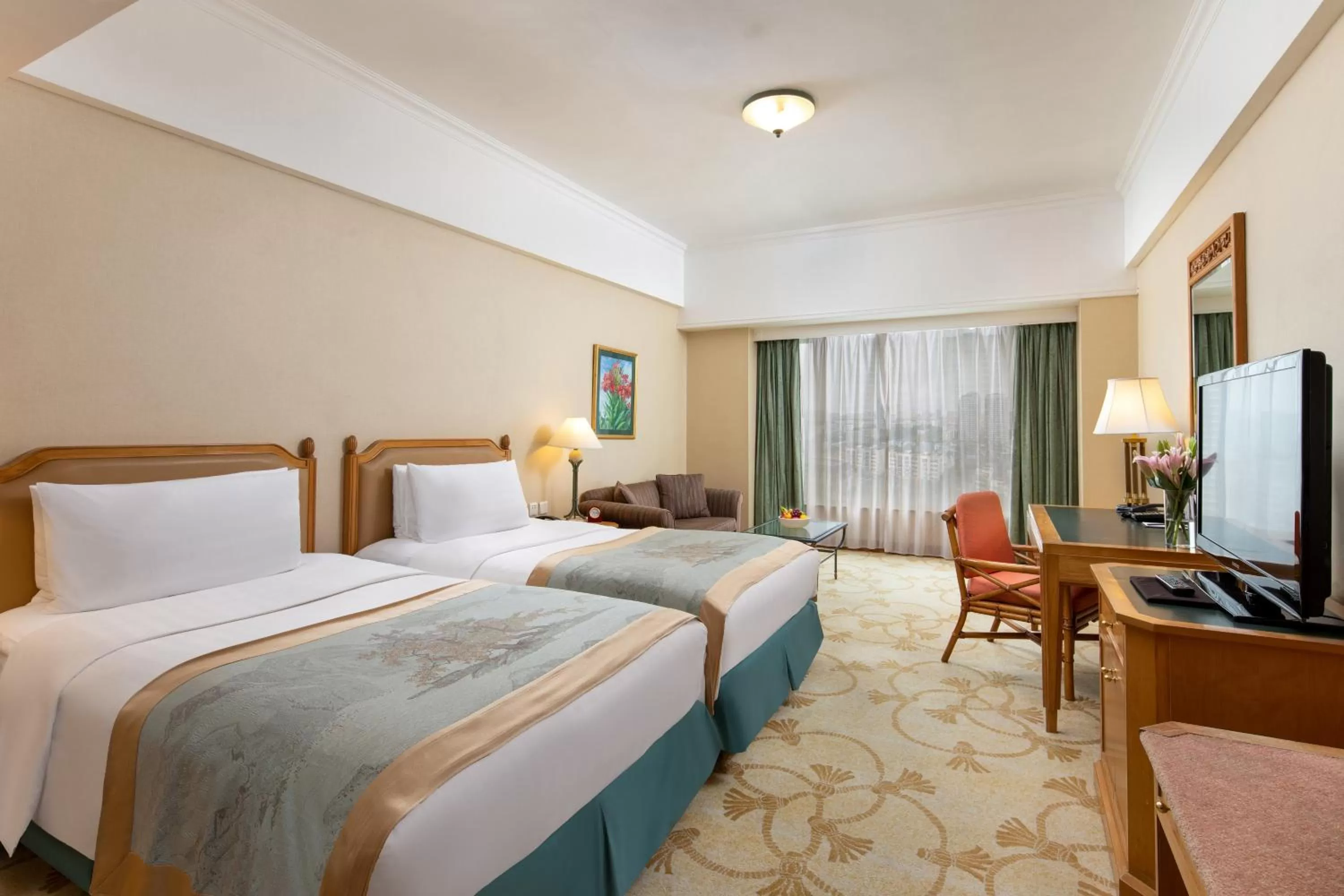 Photo of the whole room, Bed in Shangri-La Beihai