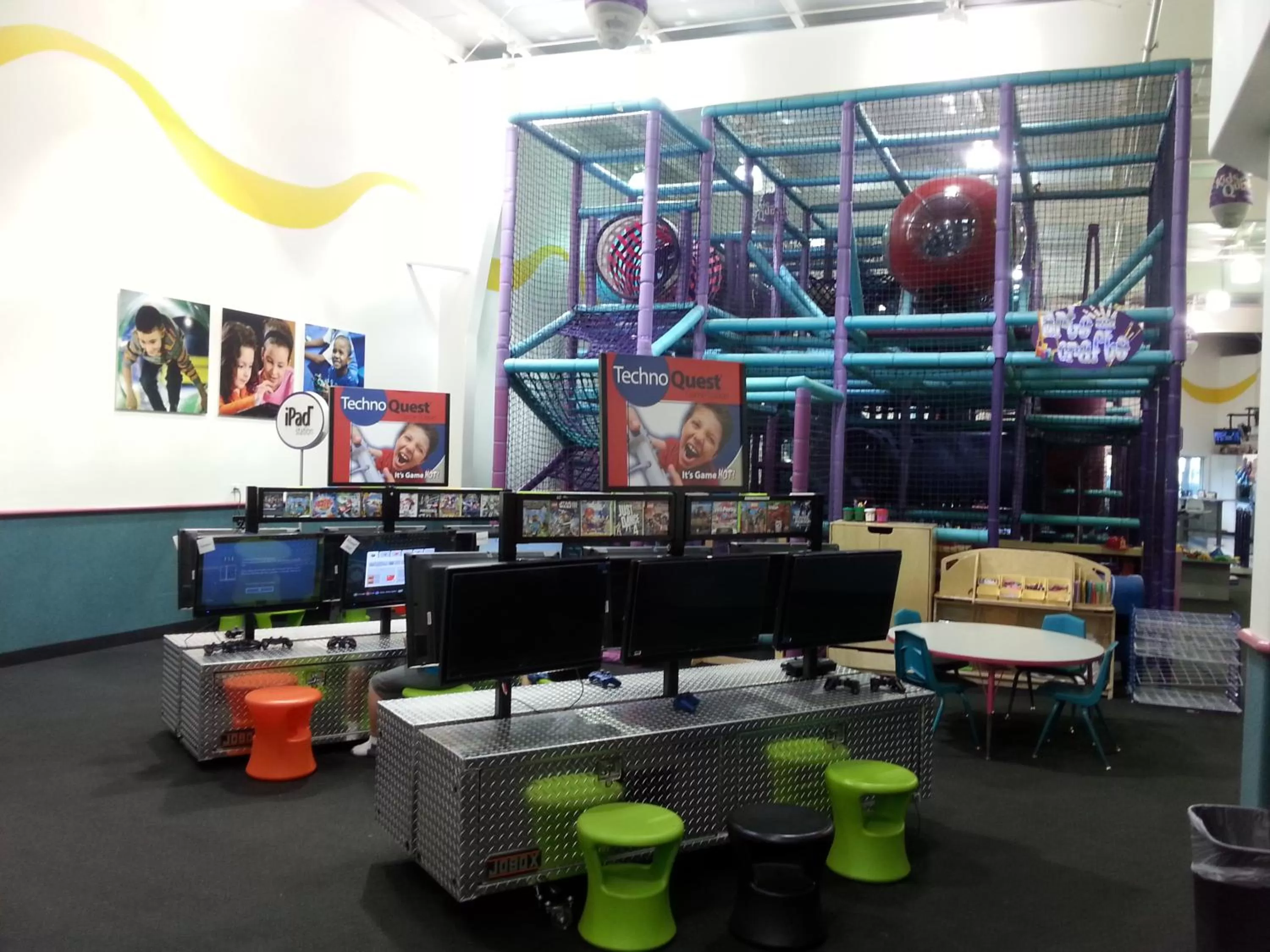 Kids's club in Avi Resort & Casino