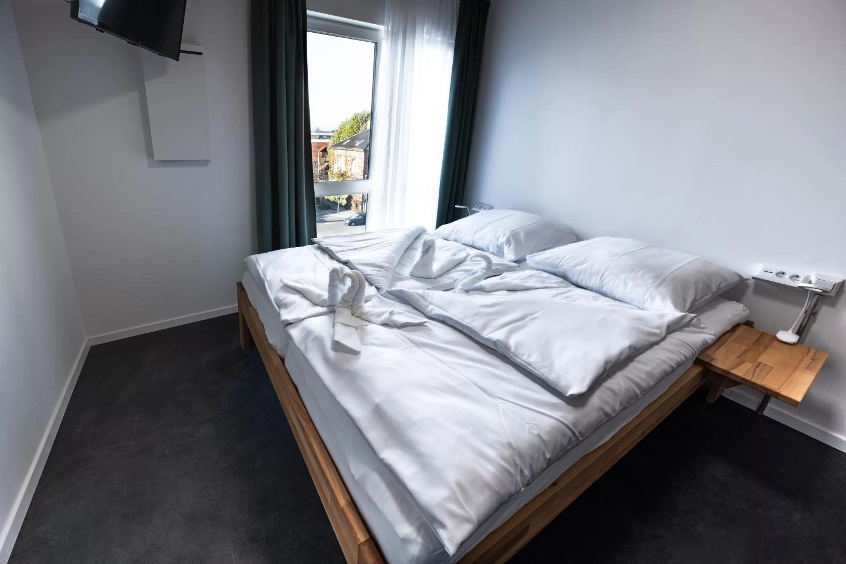 Bed in Boardinghouse-Landau