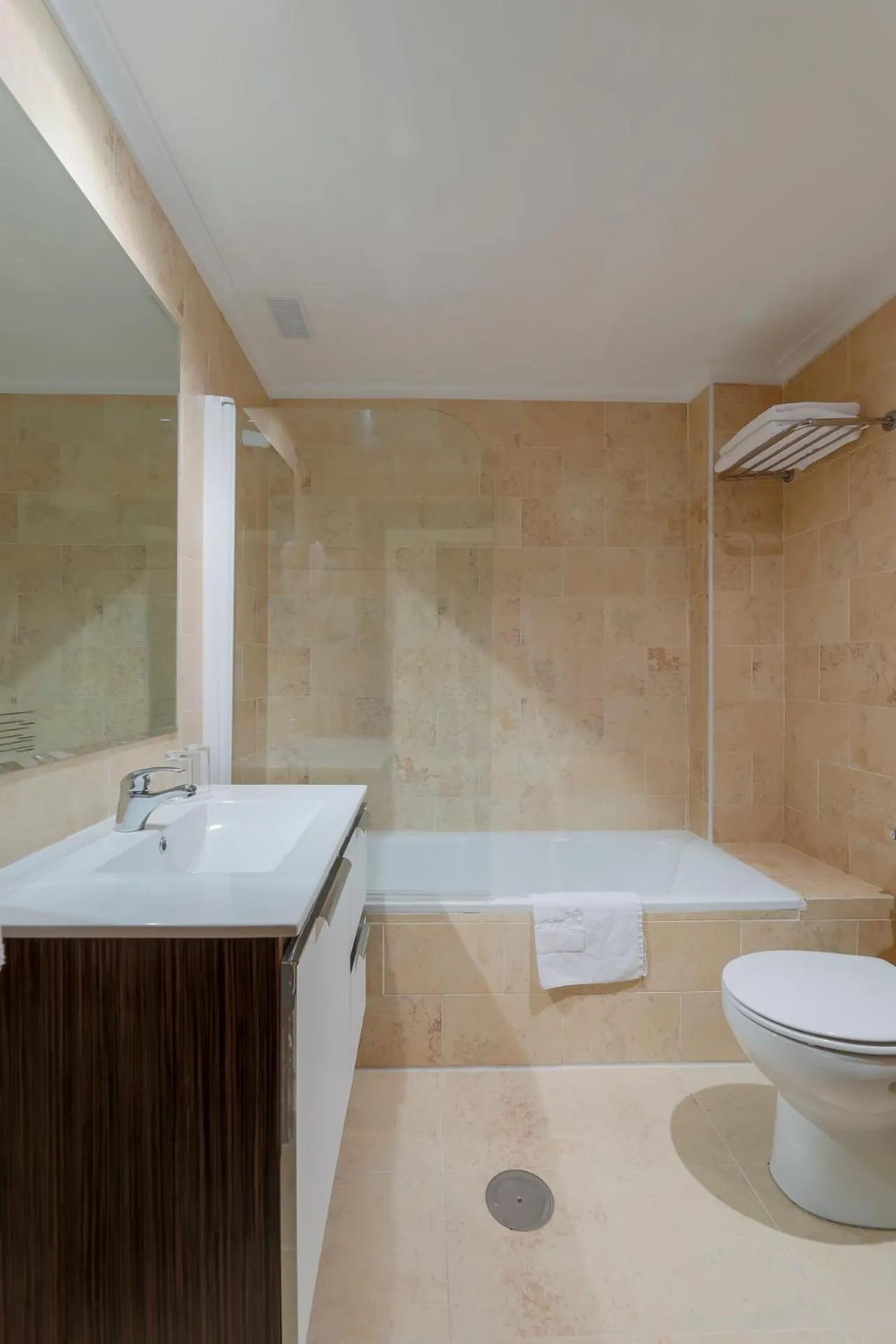 Shower in Hotel El Mesón