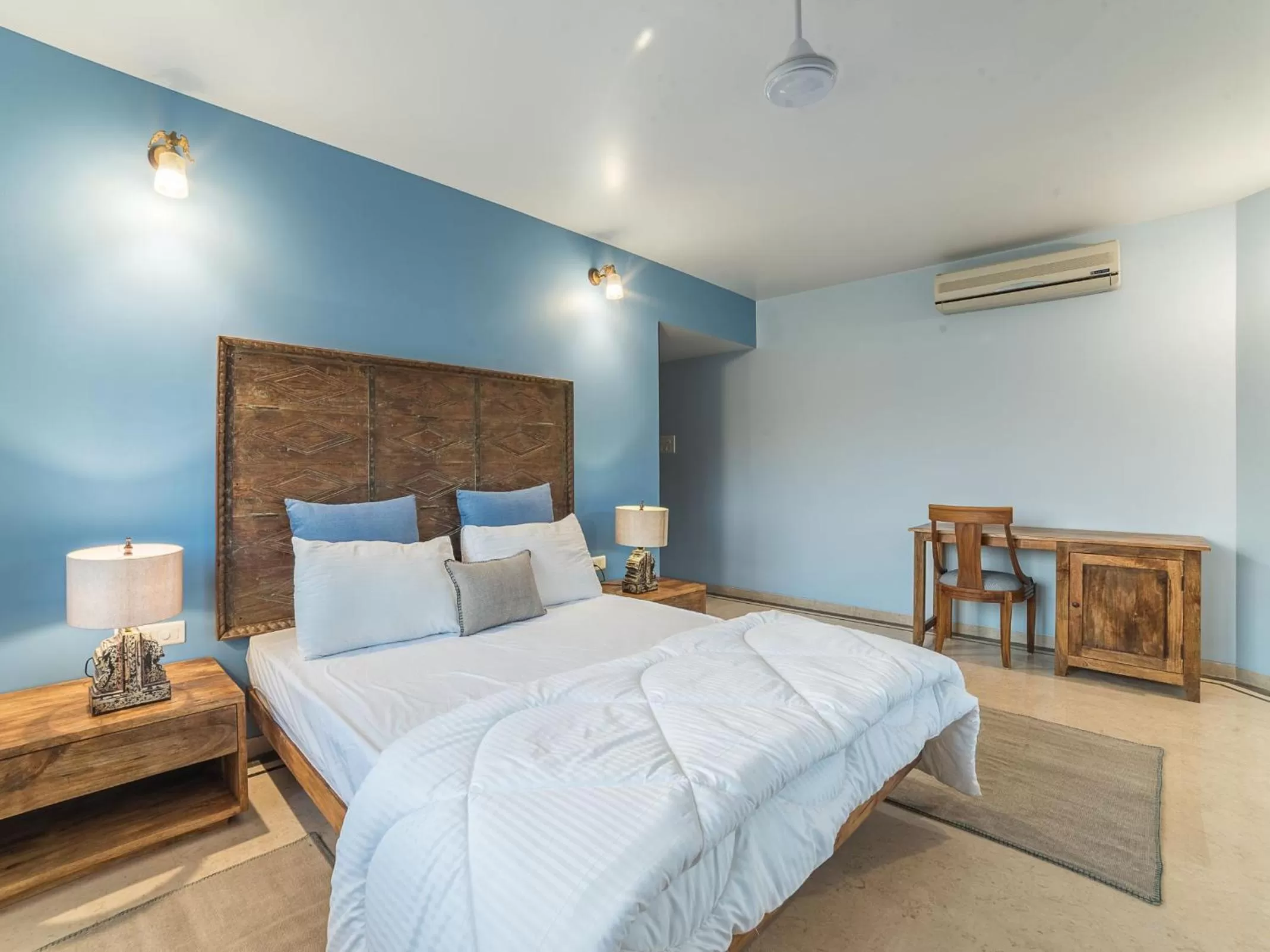 Photo of the whole room, Bed in The Almond Tree