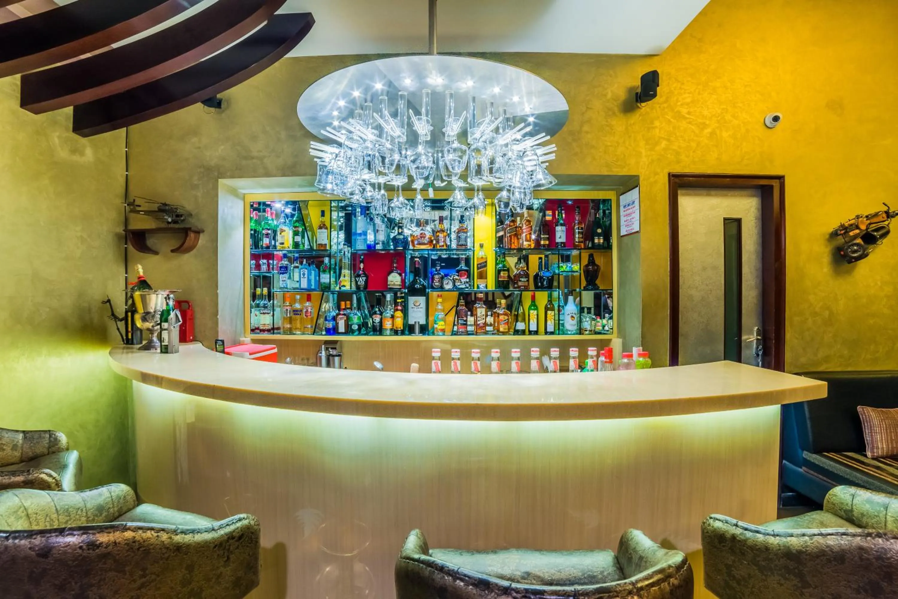 Restaurant/places to eat in Hotel Hillock