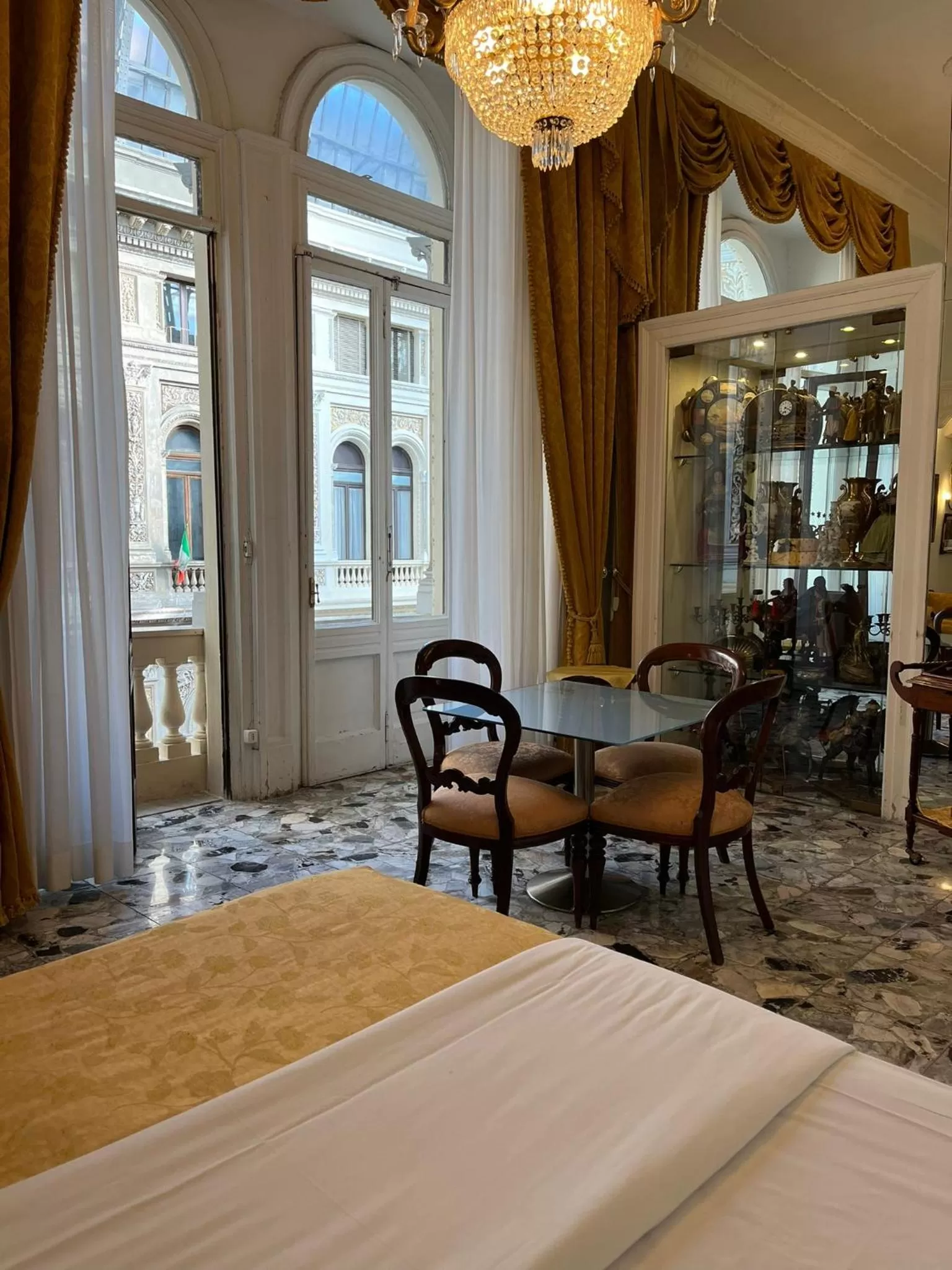 Photo of the whole room in B&B Art Suite Santa Brigida