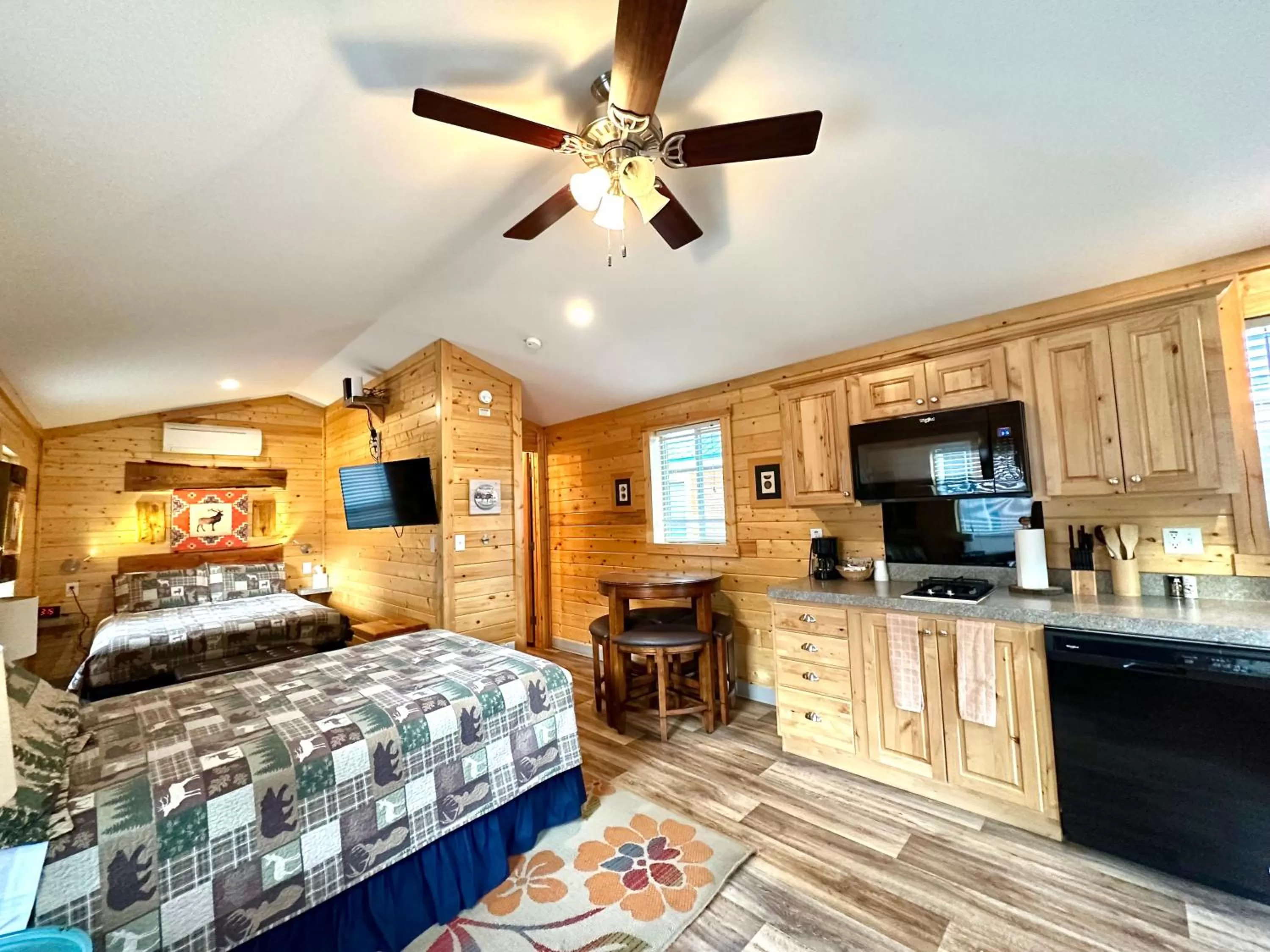 Packwood Lodge & Cabins