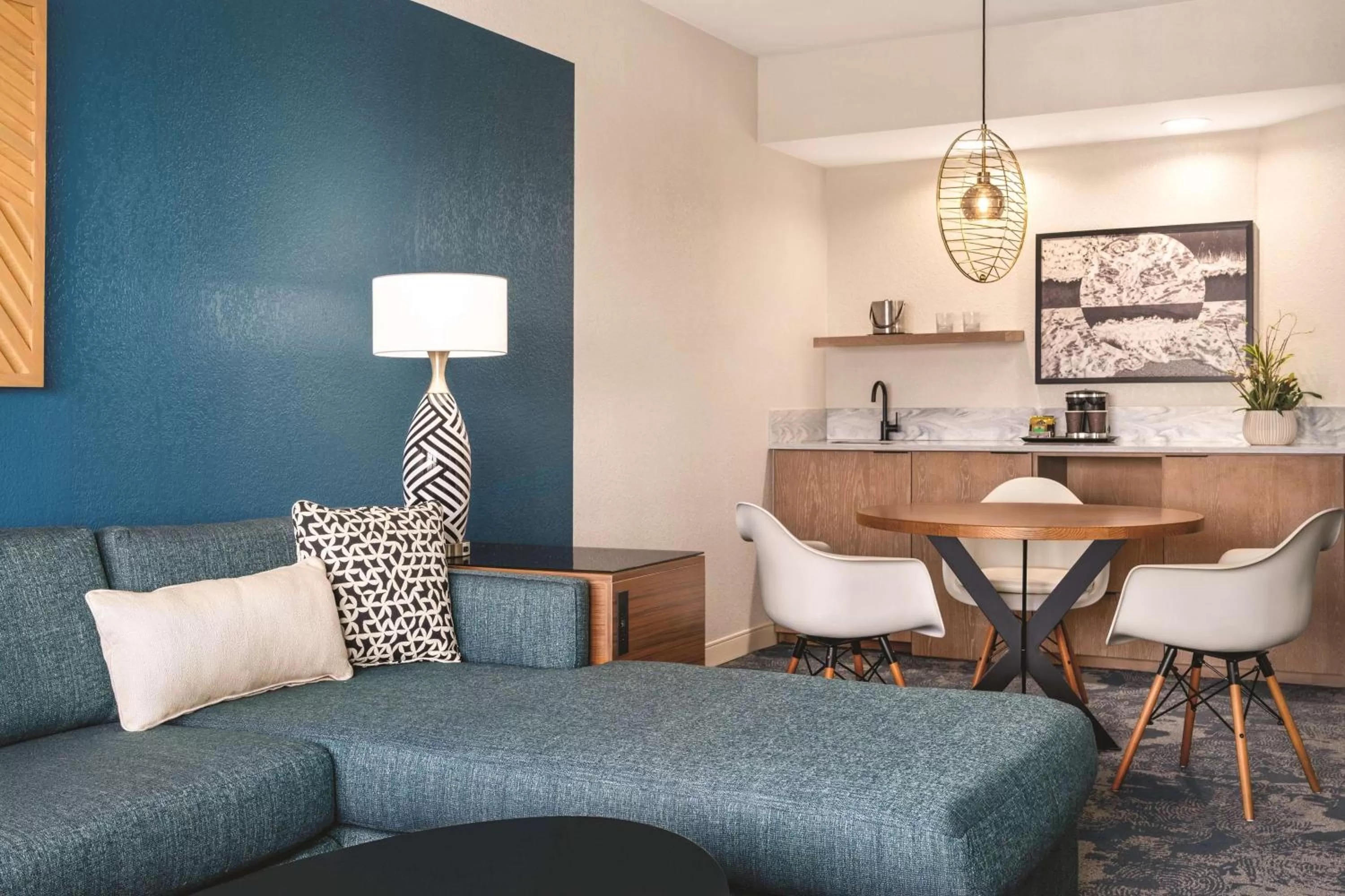 Living room in DoubleTree by Hilton Tampa Rocky Point Waterfront