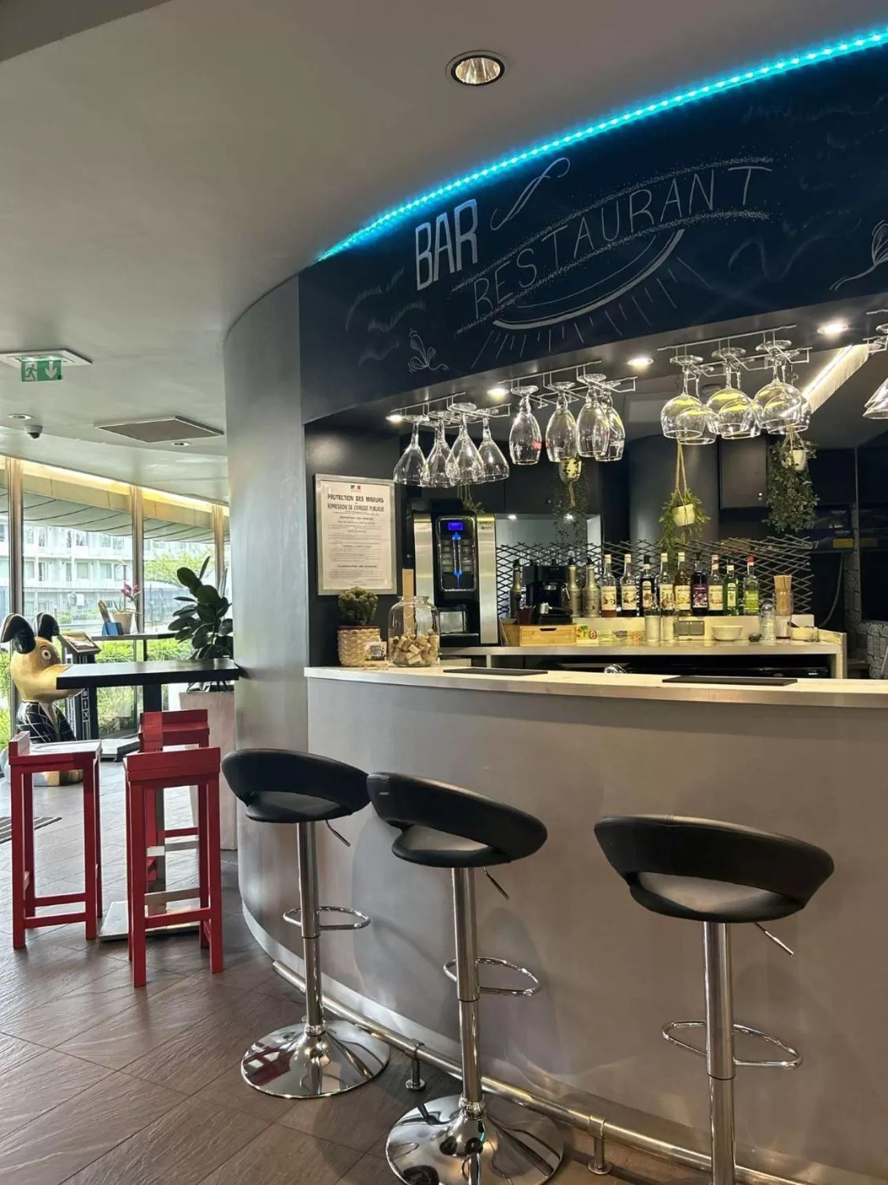 Lounge or bar in Standing Hotel Suites by Actisource