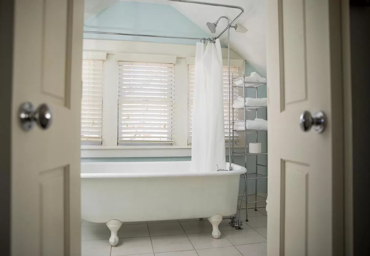 Bathroom in Dickson Street Bed & Breakfast