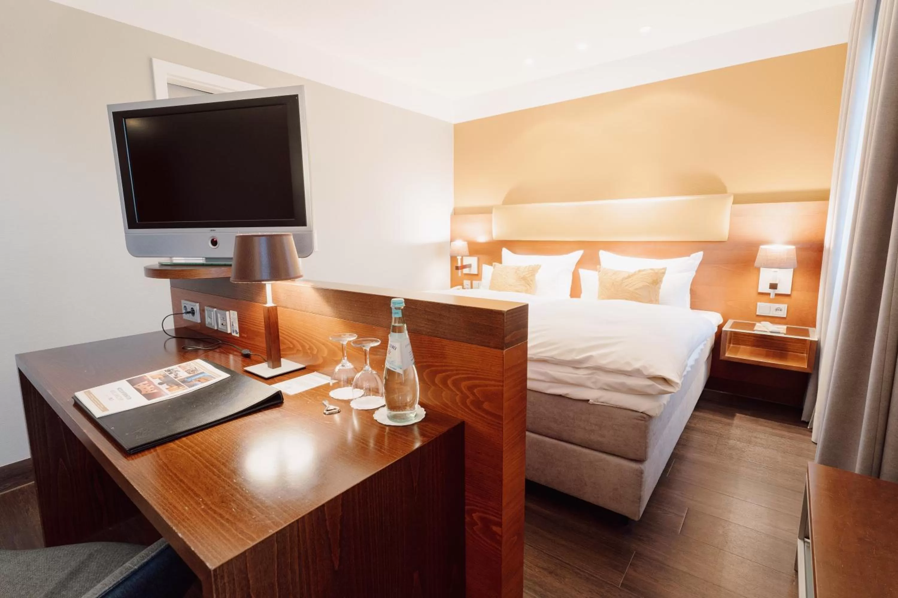 Photo of the whole room, Bed in Hotel Kaiserhof