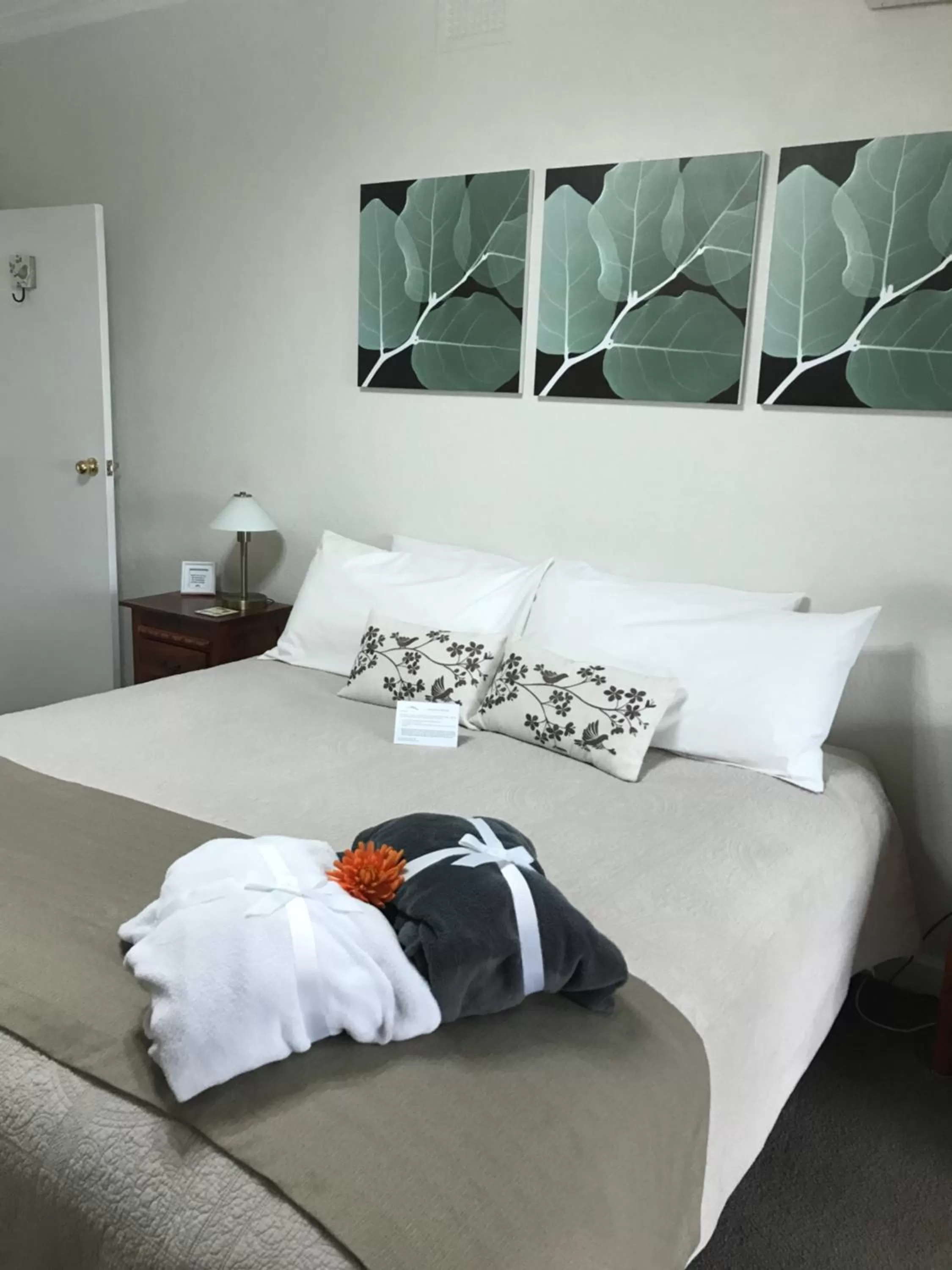 Bed in Hillside Bed and Breakfast