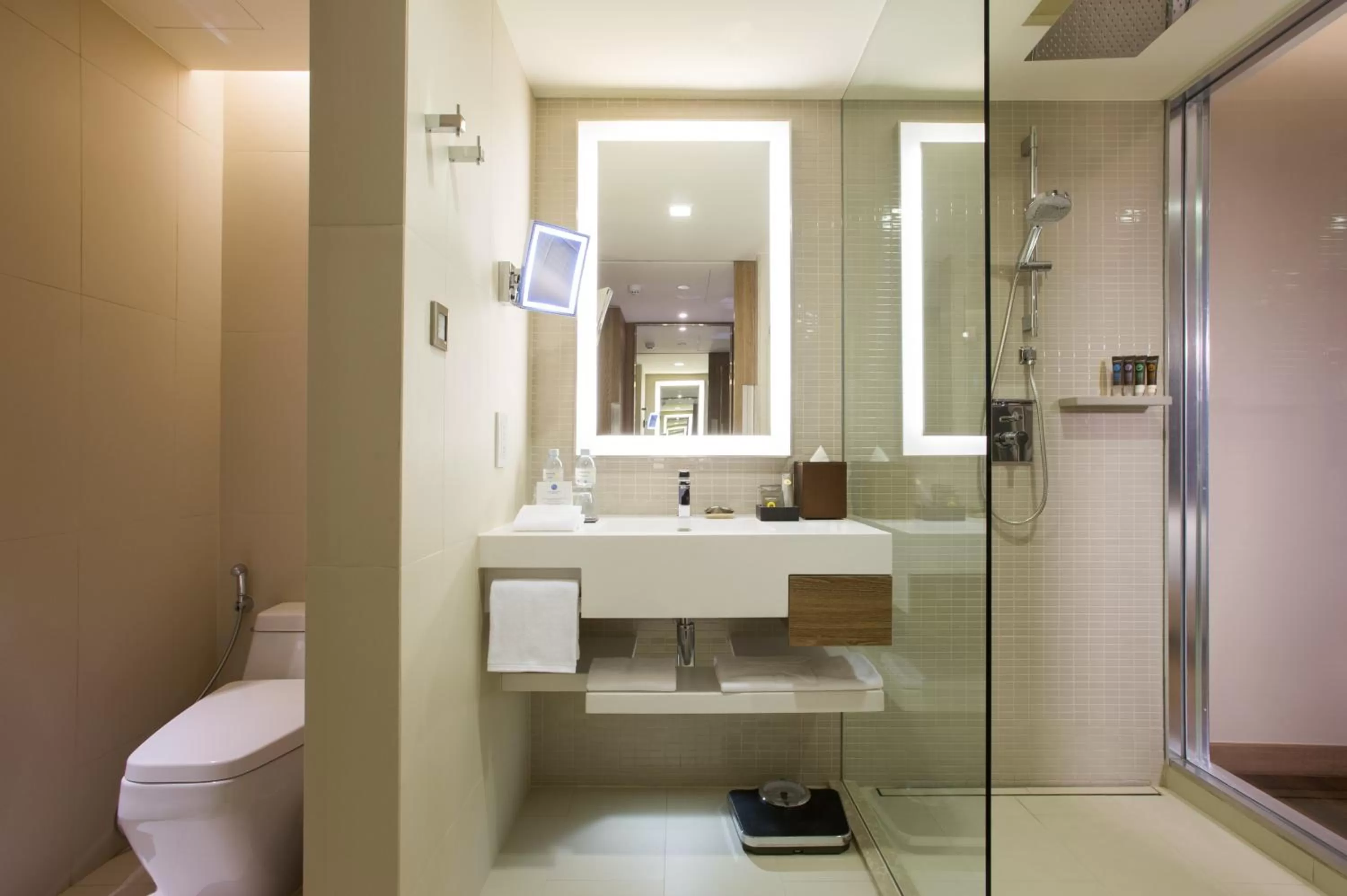 Shower in Novotel Bangkok Sukhumvit 20