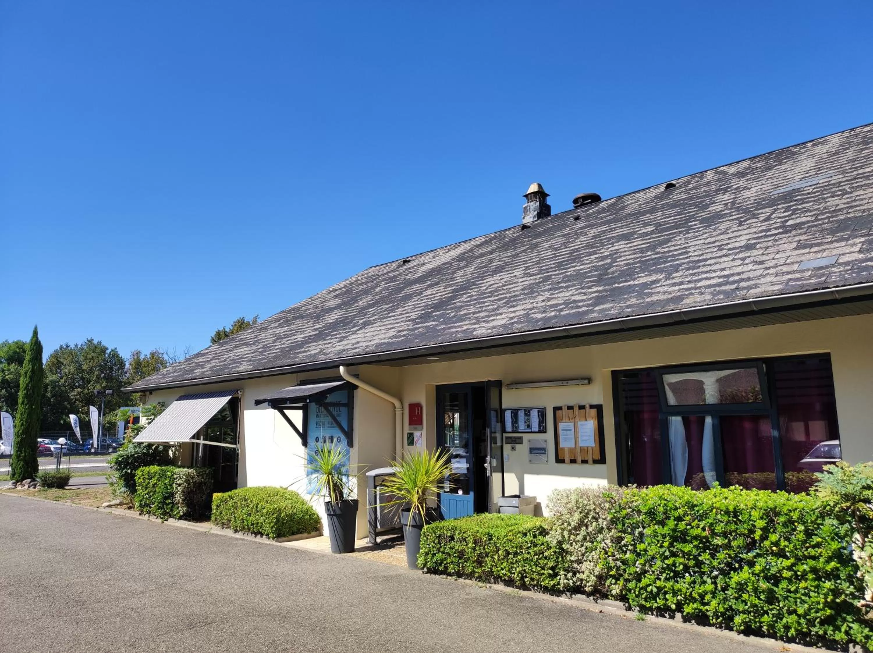 Property building in Kyriad Tarbes Odos