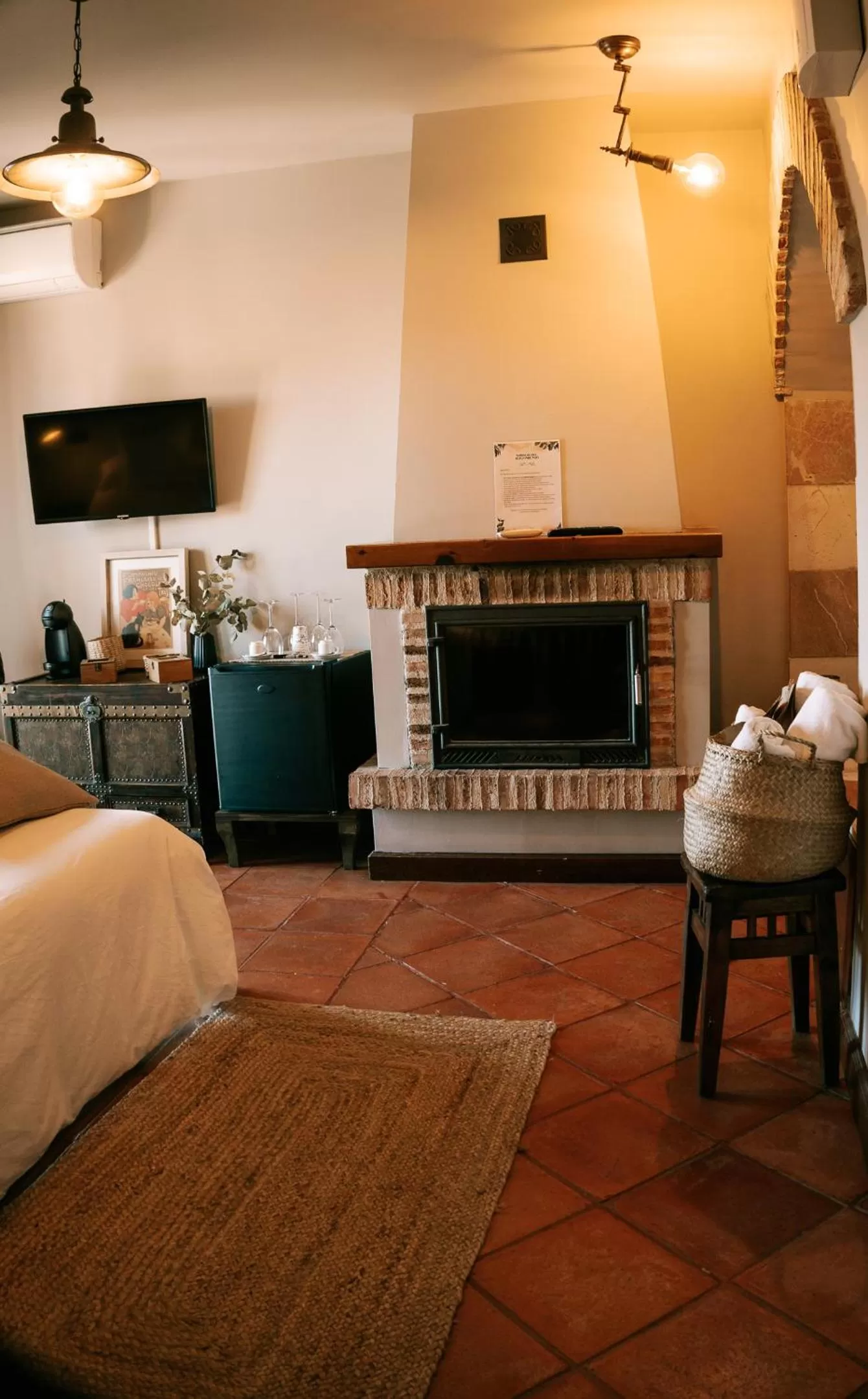 TV and multimedia in Hospedería Ballesteros