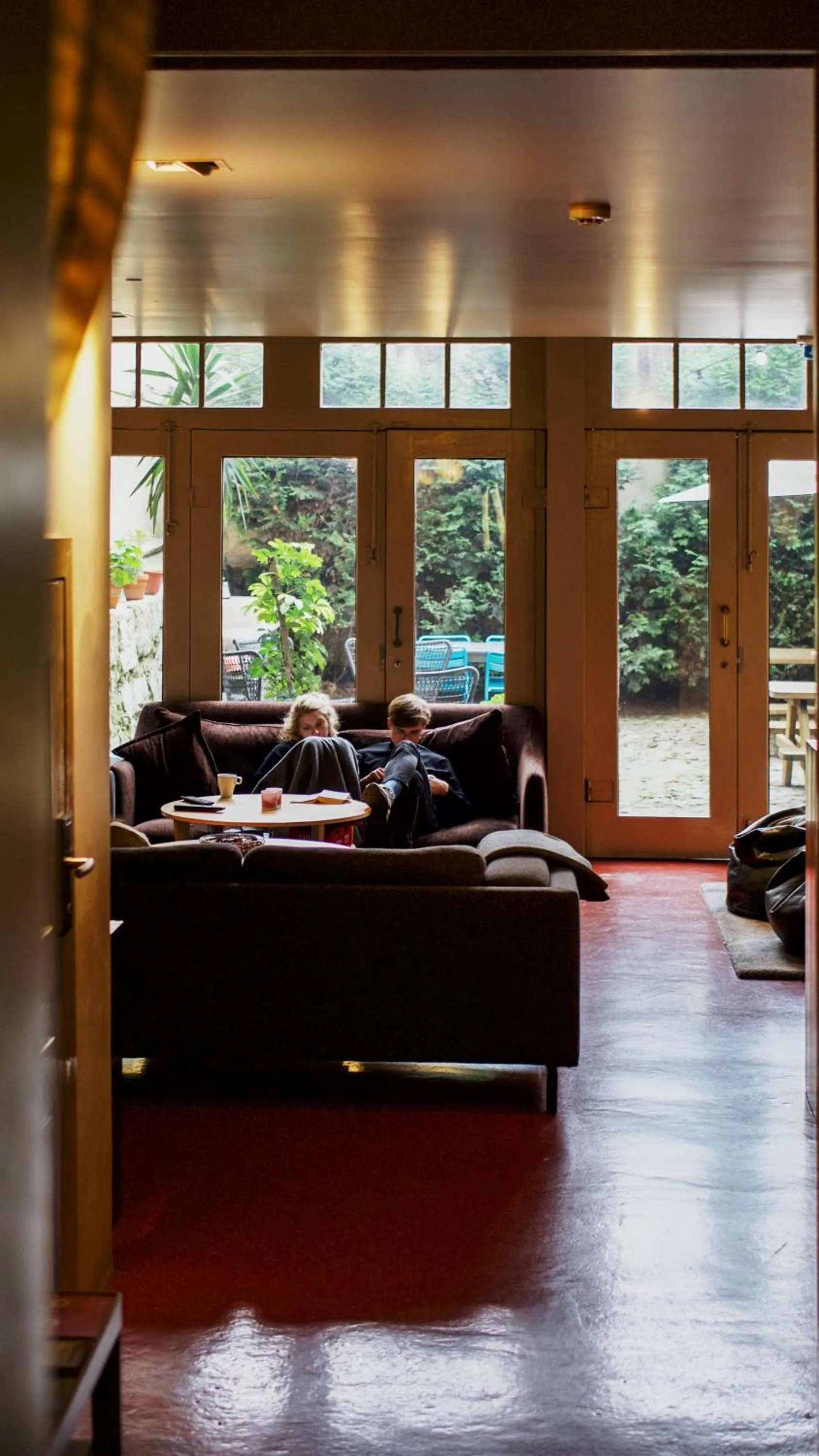 Communal lounge/ TV room in Porto Spot Hostel