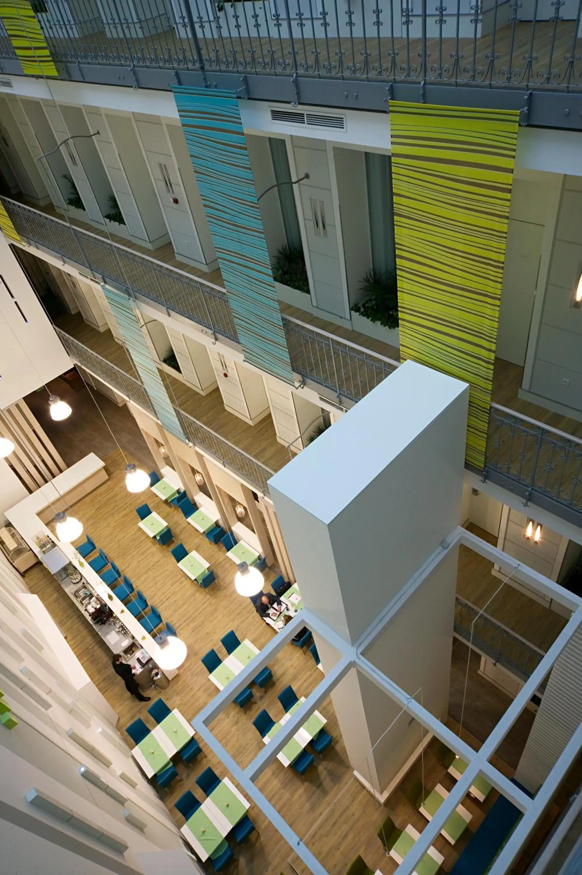 Restaurant/places to eat in Atrium Fashion Hotel