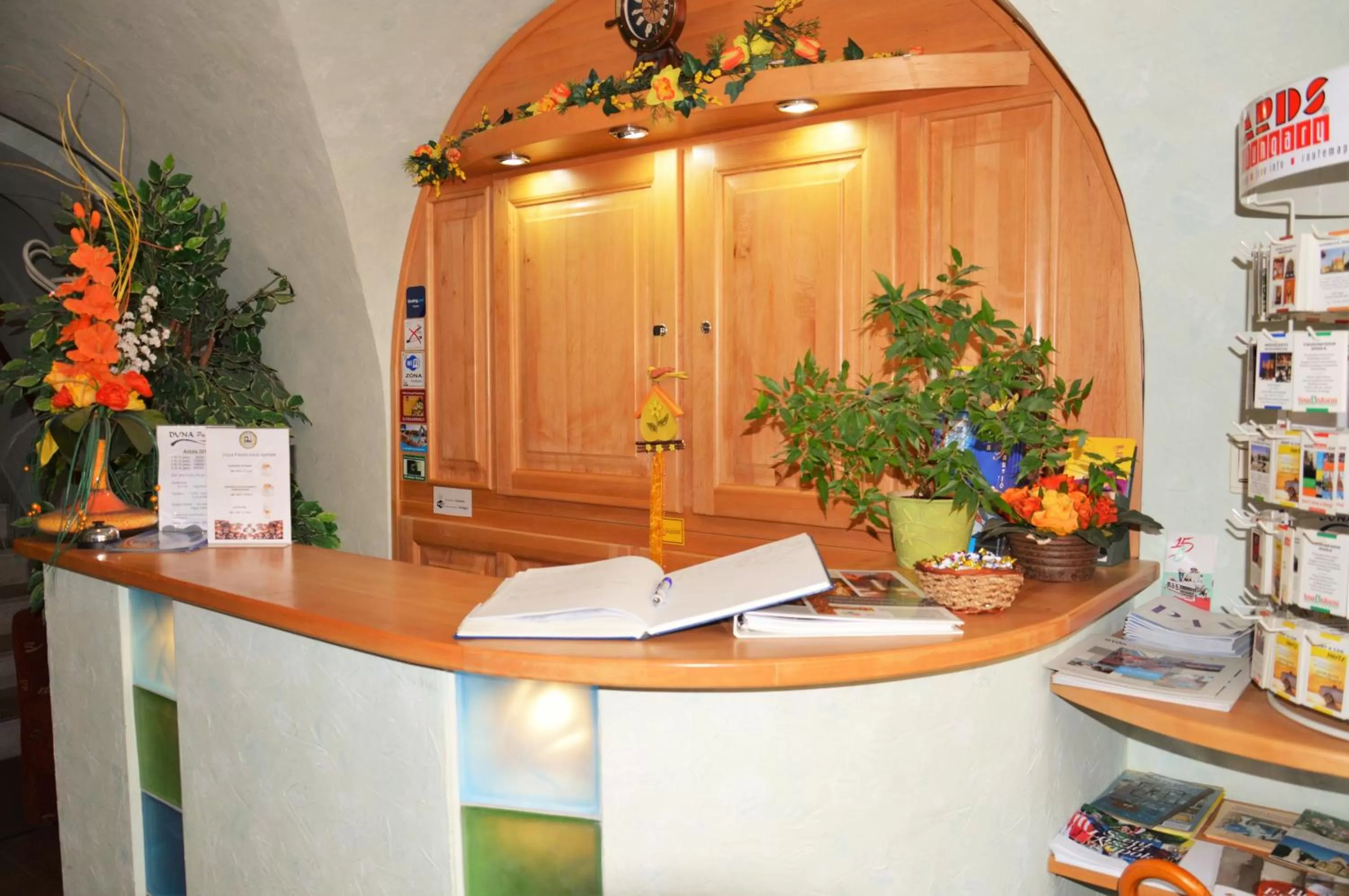 Lobby or reception in Duna Panzió