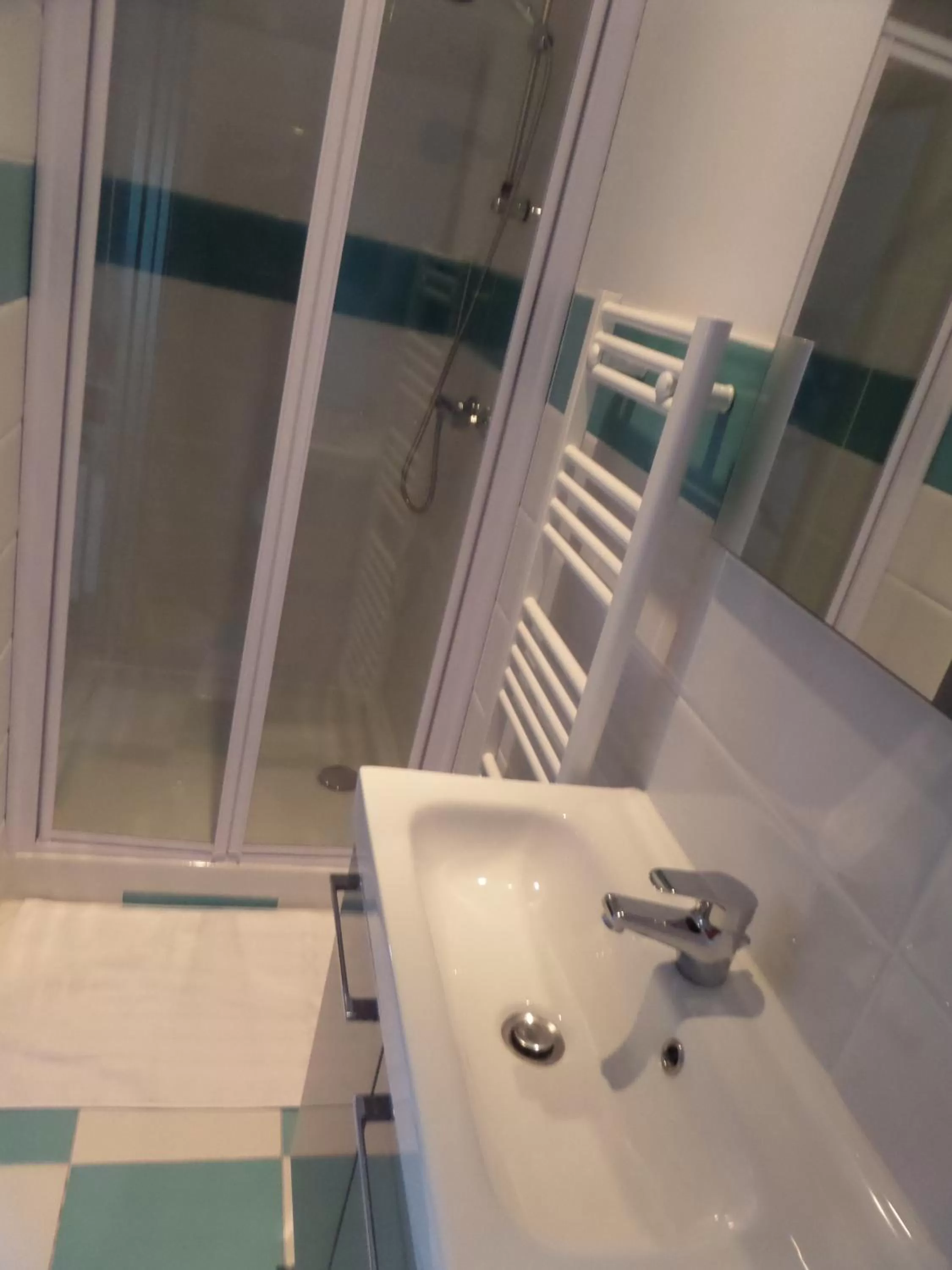 Shower in Les Gites de Kerdurod