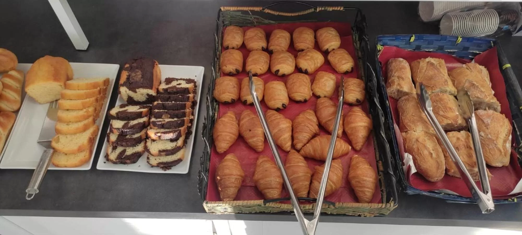 Breakfast in Contact Hôtel Arc-En-Ciel - Réouverture - Rénové