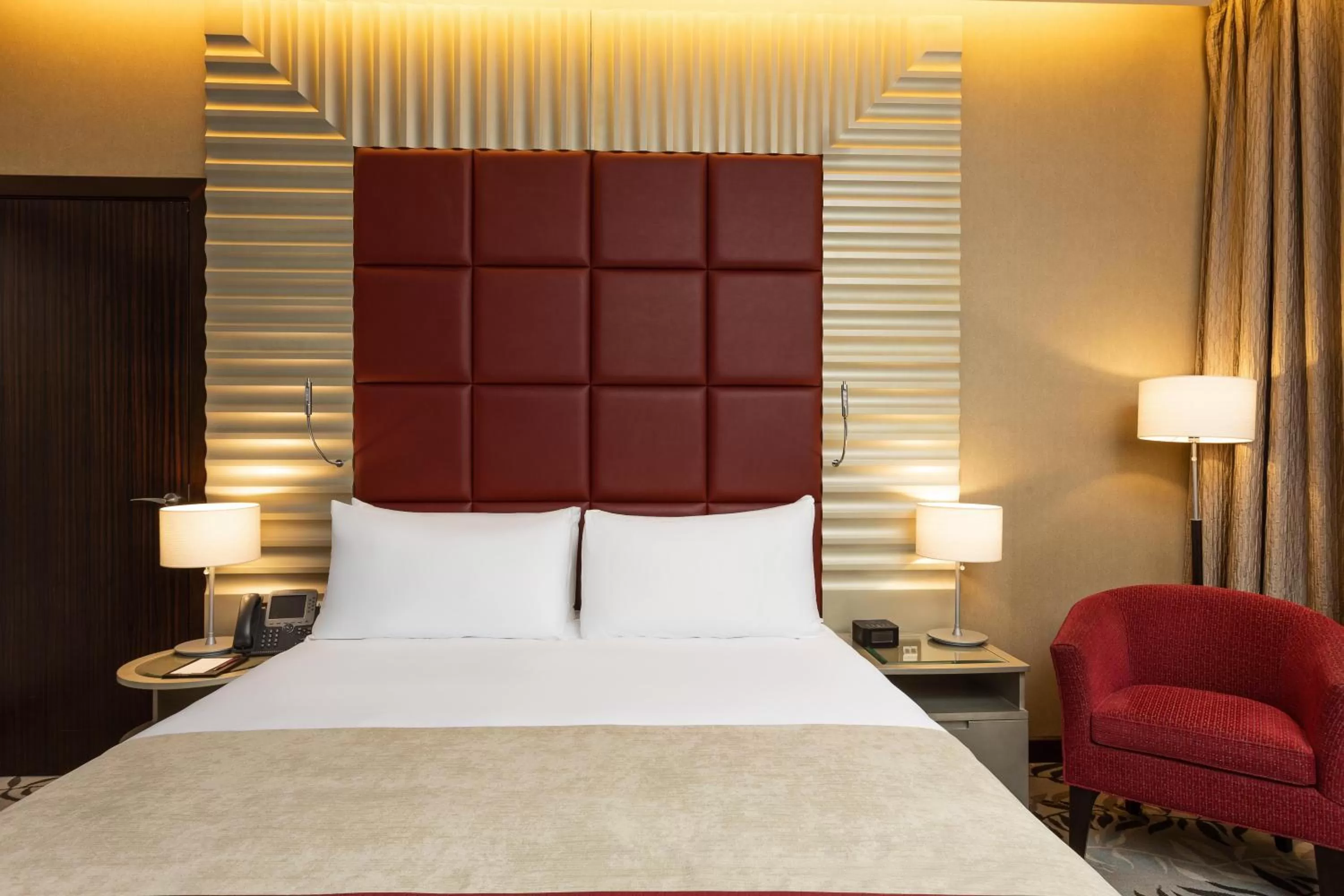 Bedroom, Bed in Crowne Plaza Riyadh - RDC Hotel & Convention by IHG