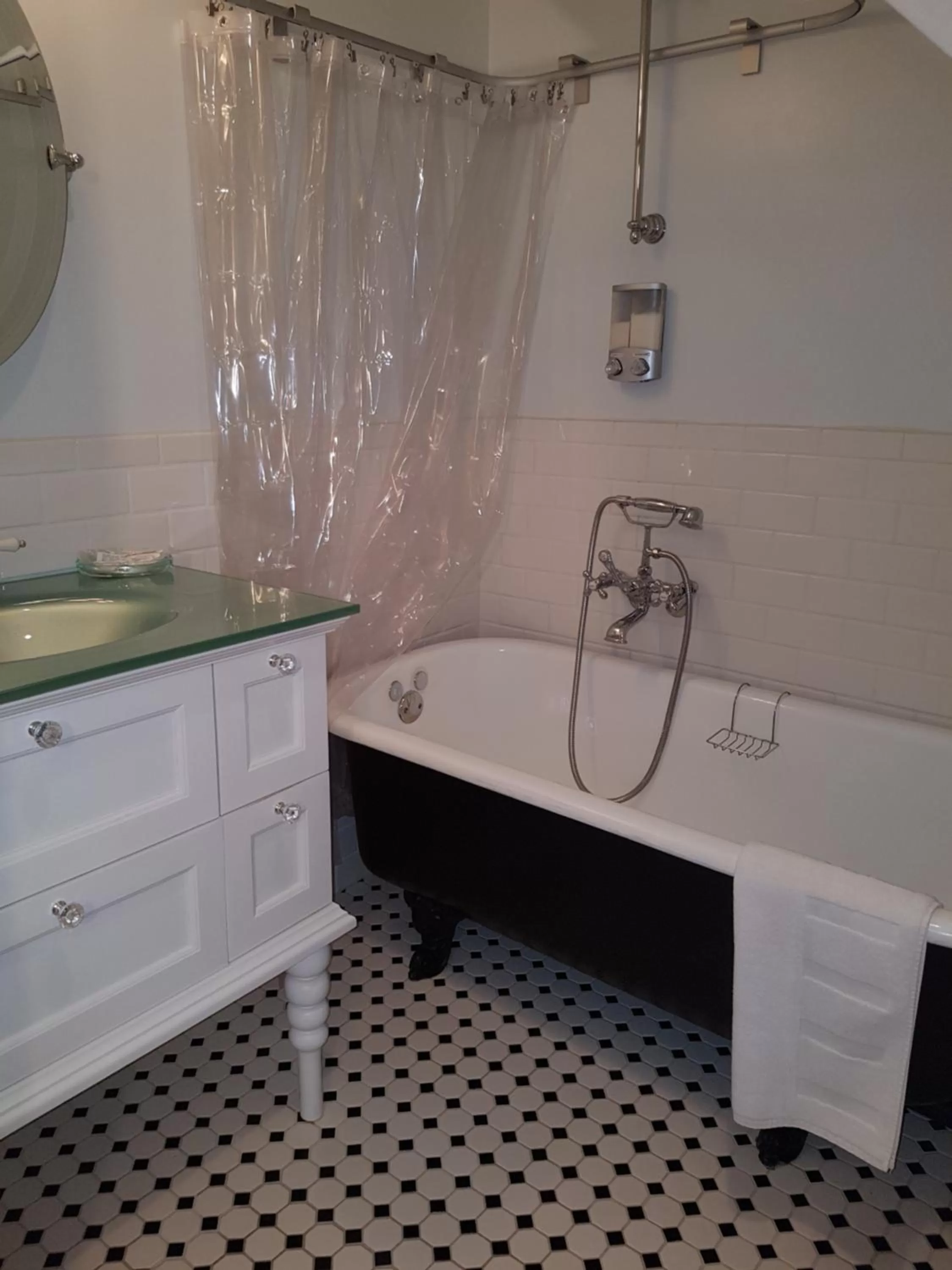 Bathroom in Les Trois Erables Boutique Inn