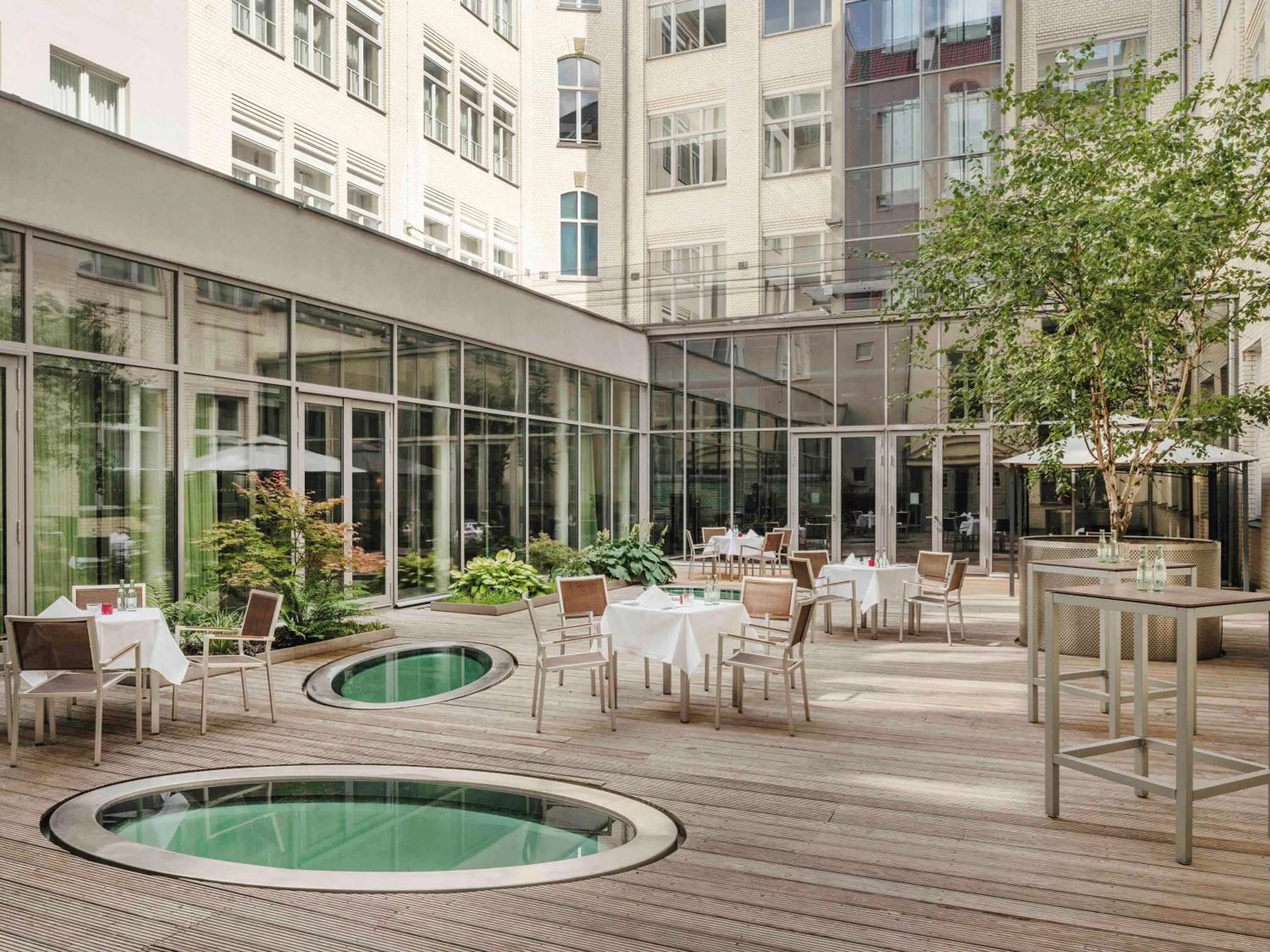 Restaurant/places to eat, Swimming Pool in Mövenpick Hotel Berlin Am Potsdamer Platz