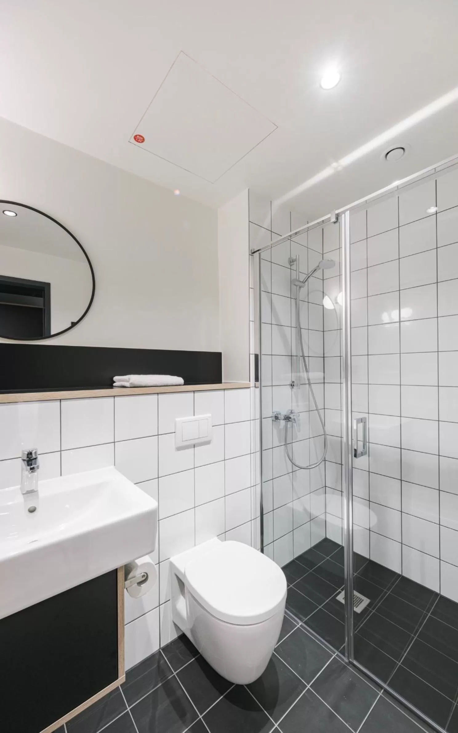 Shower in MoLiving - Design Hotel & Apartments Düsseldorf-Neuss