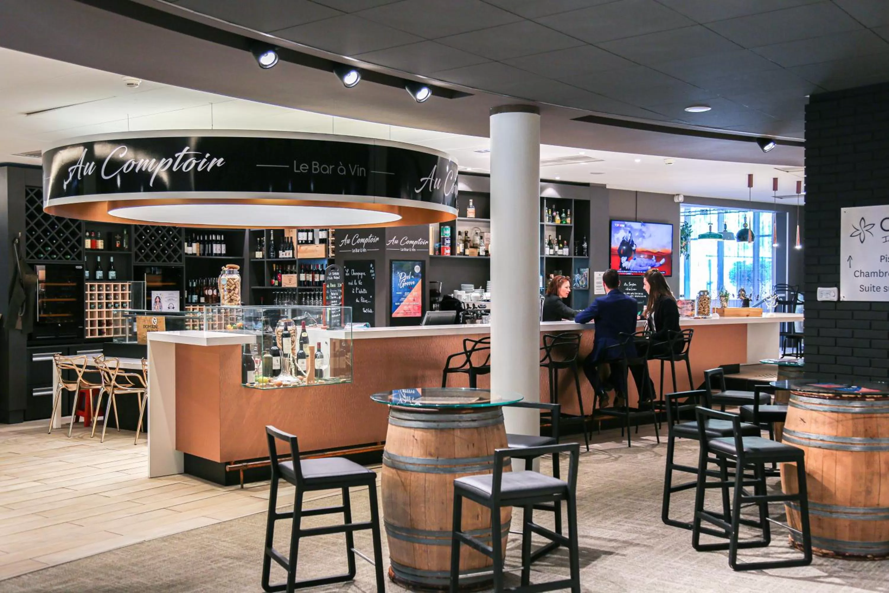 Lounge or bar in Novotel Resort & Spa Biarritz Anglet