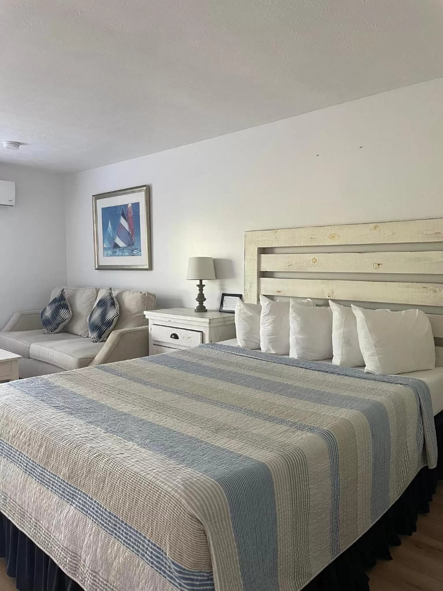 Bed in The Grand Beach Inn