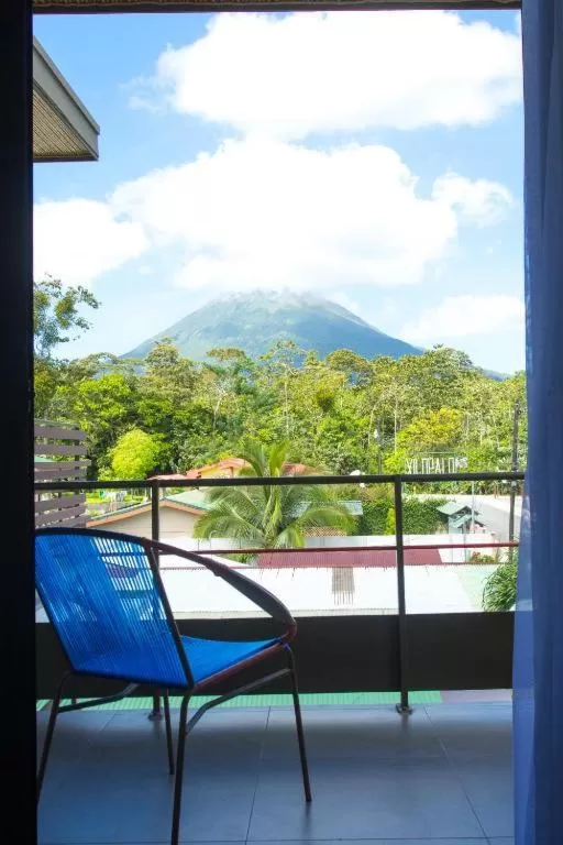 Deluxe Double Room in La Fortuna Lodge by Treebu Hotels
