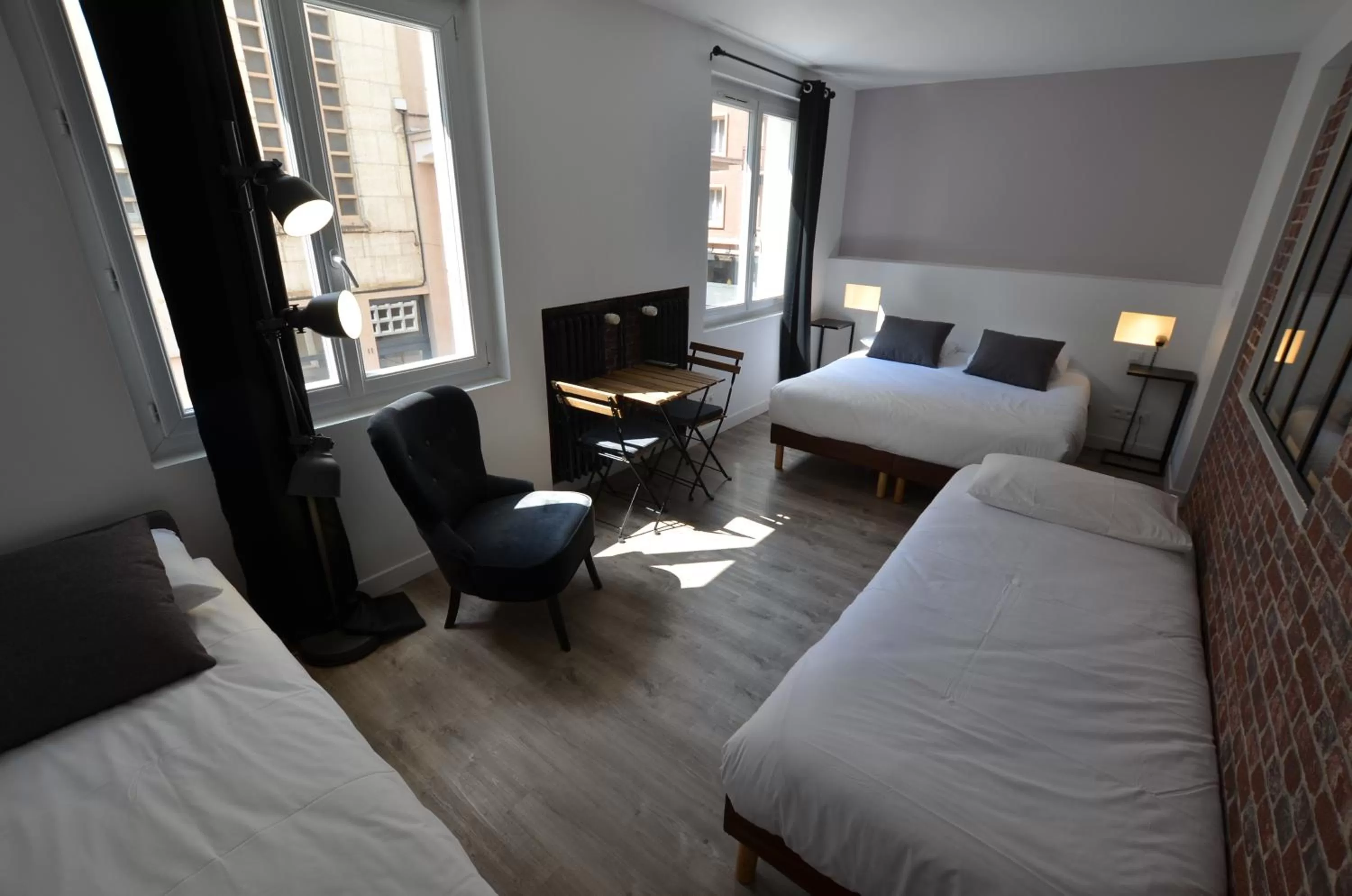 Photo of the whole room, Bed in Hotel De Quebec