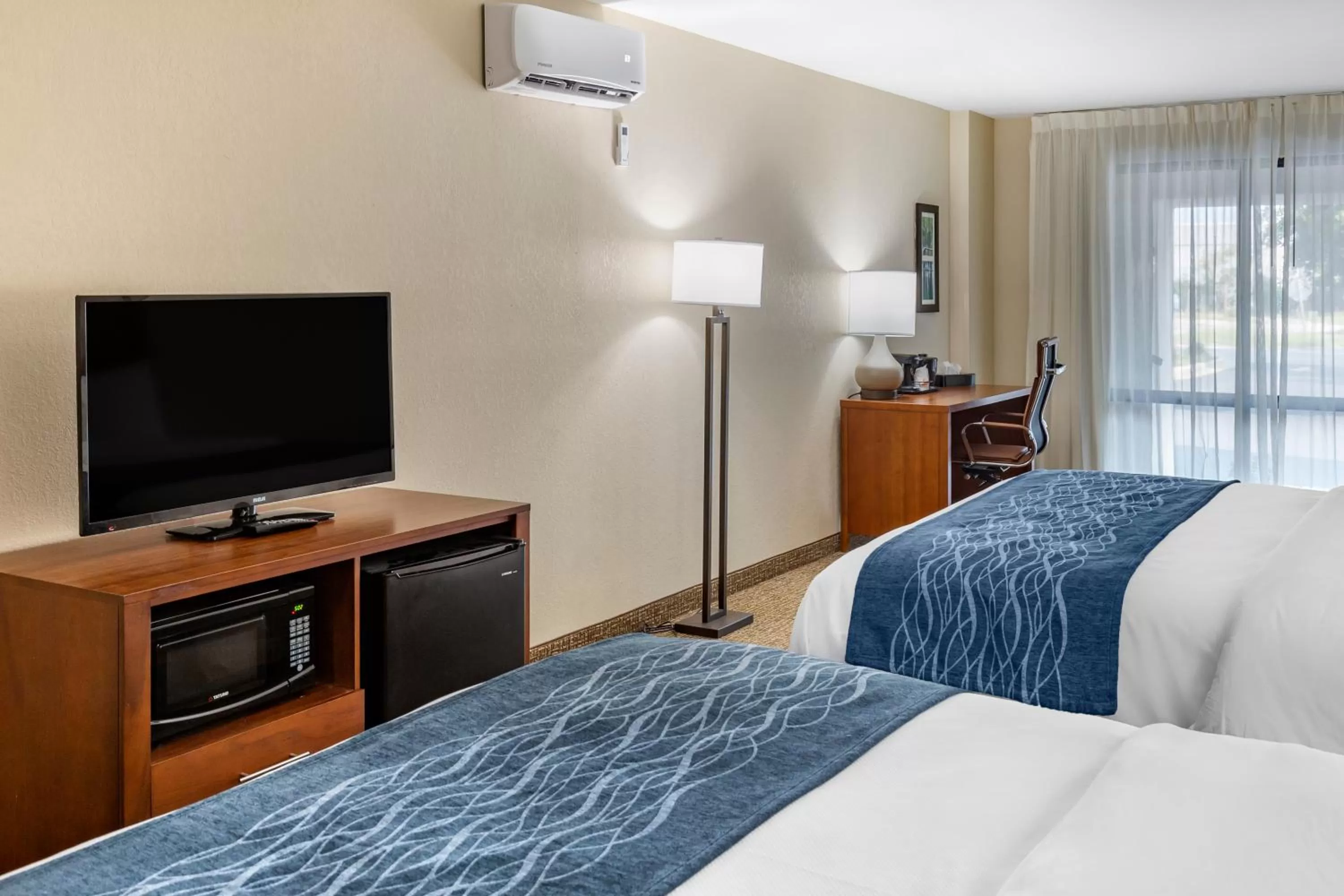 Bedroom, Bed in Comfort Inn & Suites Spring Lake - Fayetteville near Fort Bragg