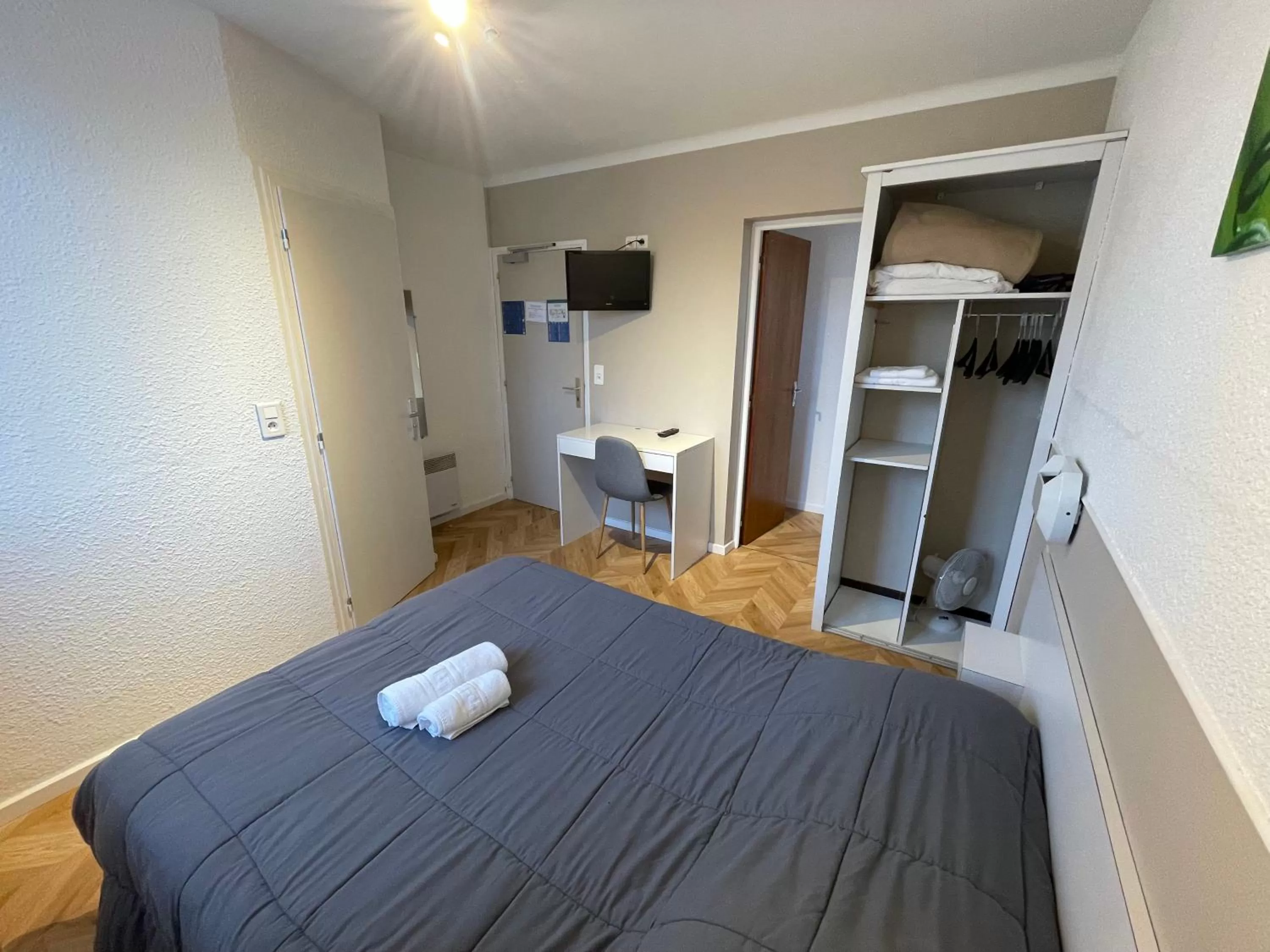 Bed in Hotel Les Chênes