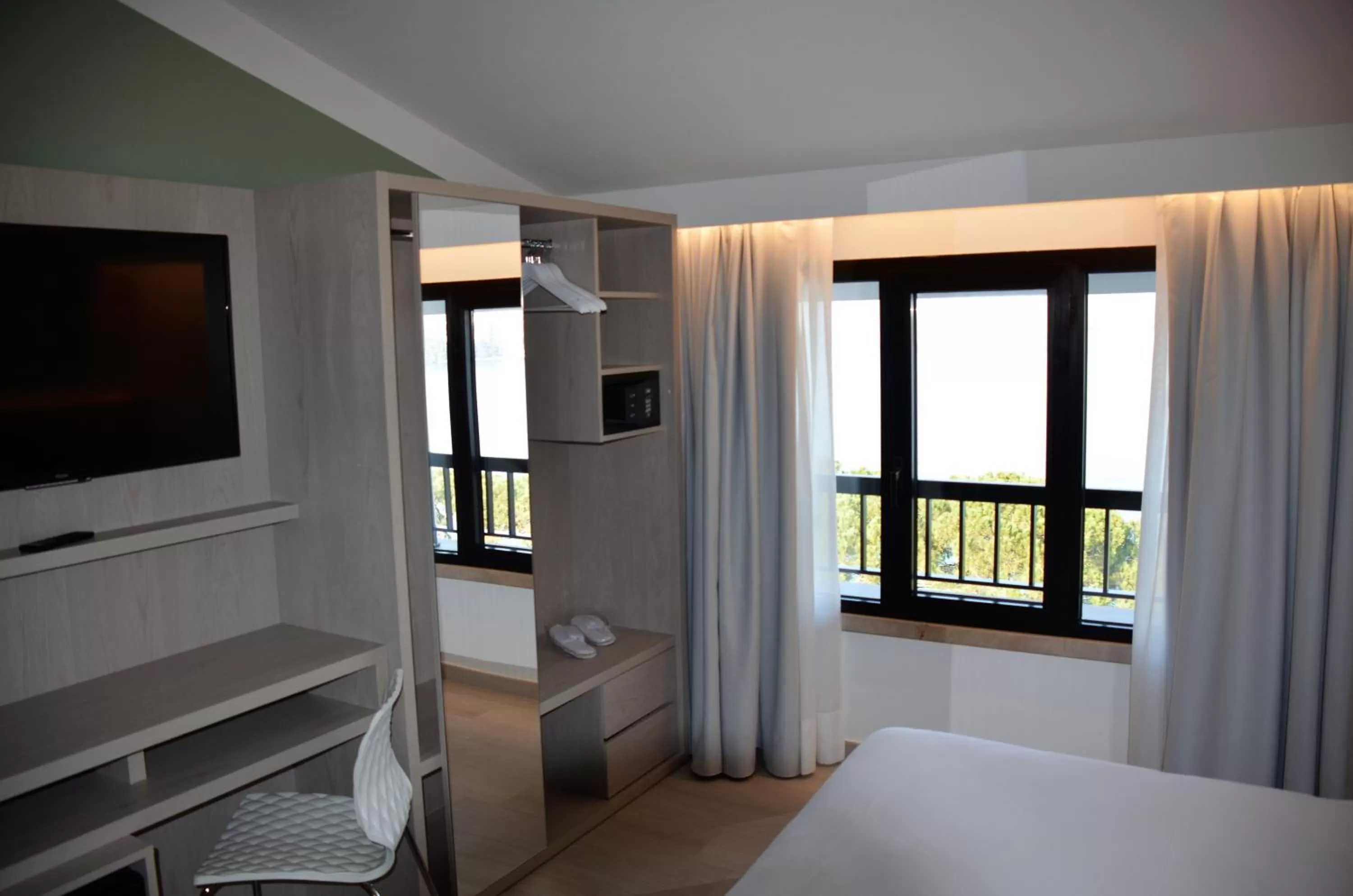 Lake view, Bed in Hotel San Marco