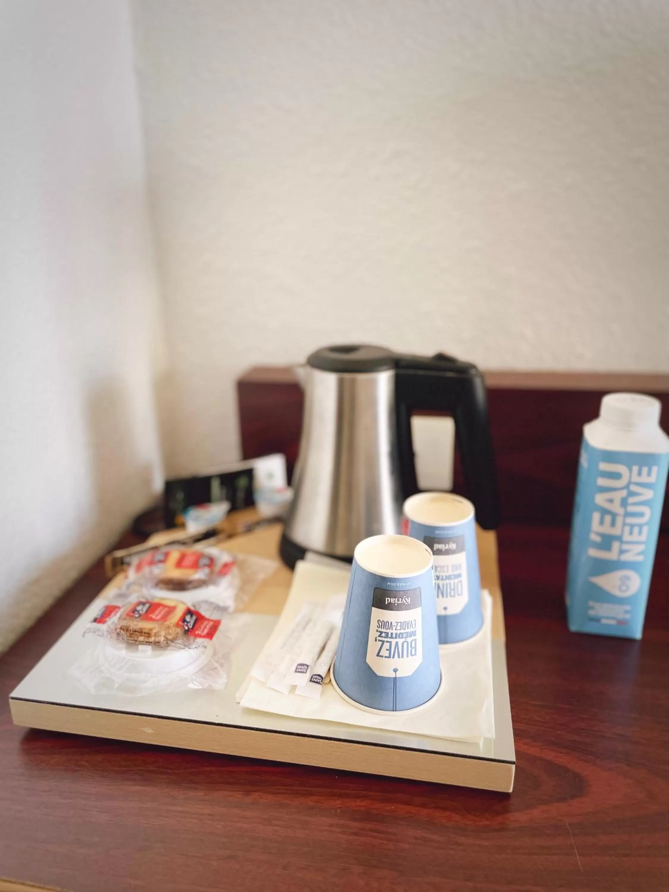 Coffee/tea facilities in Kyriad Nemours