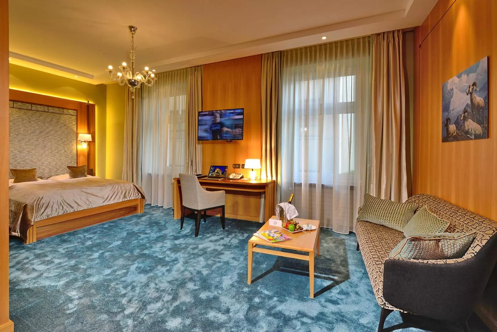 Photo of the whole room, Bed in Hotel Torbräu