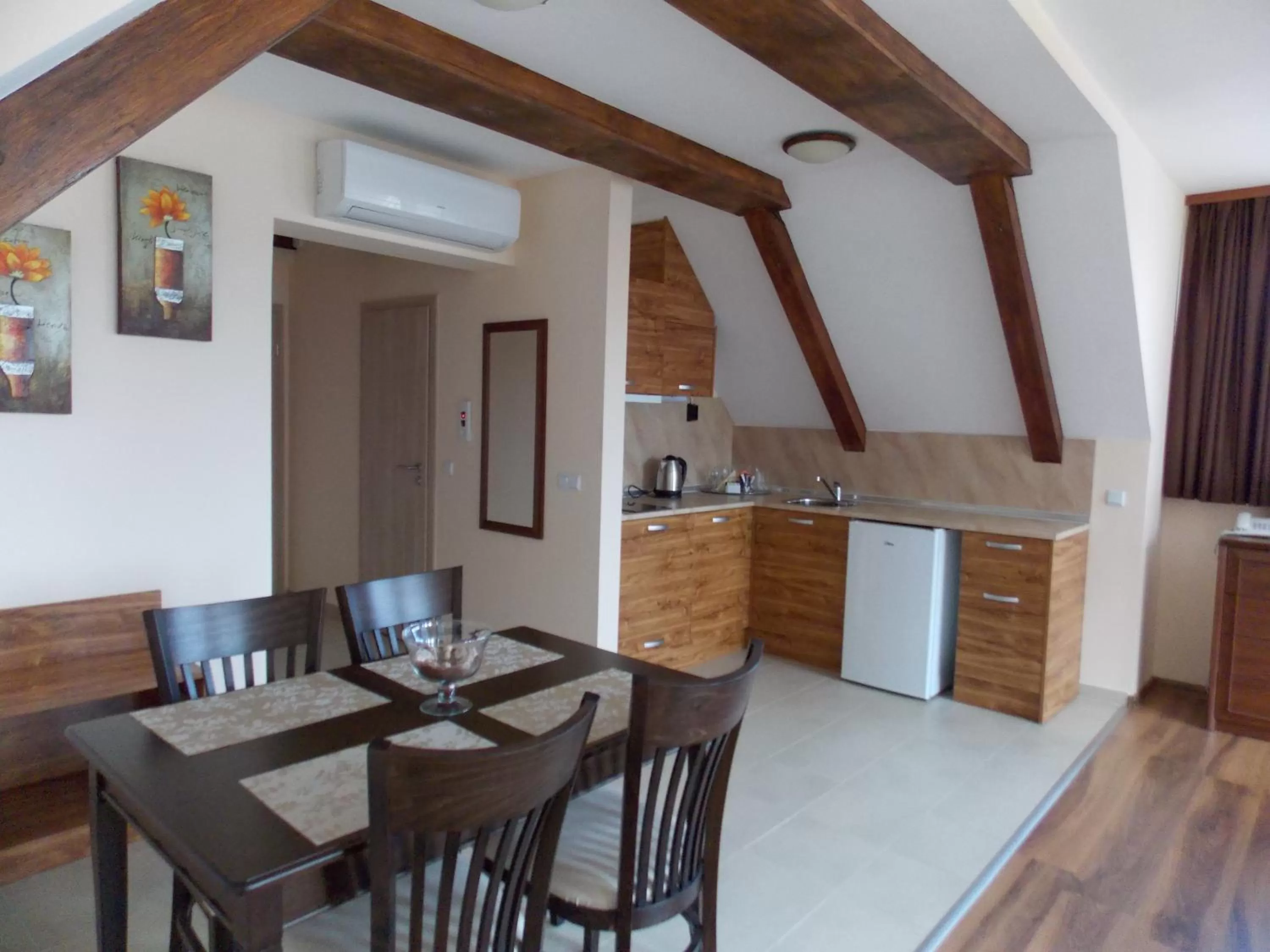 Dining area in Apart Hotel Rosen