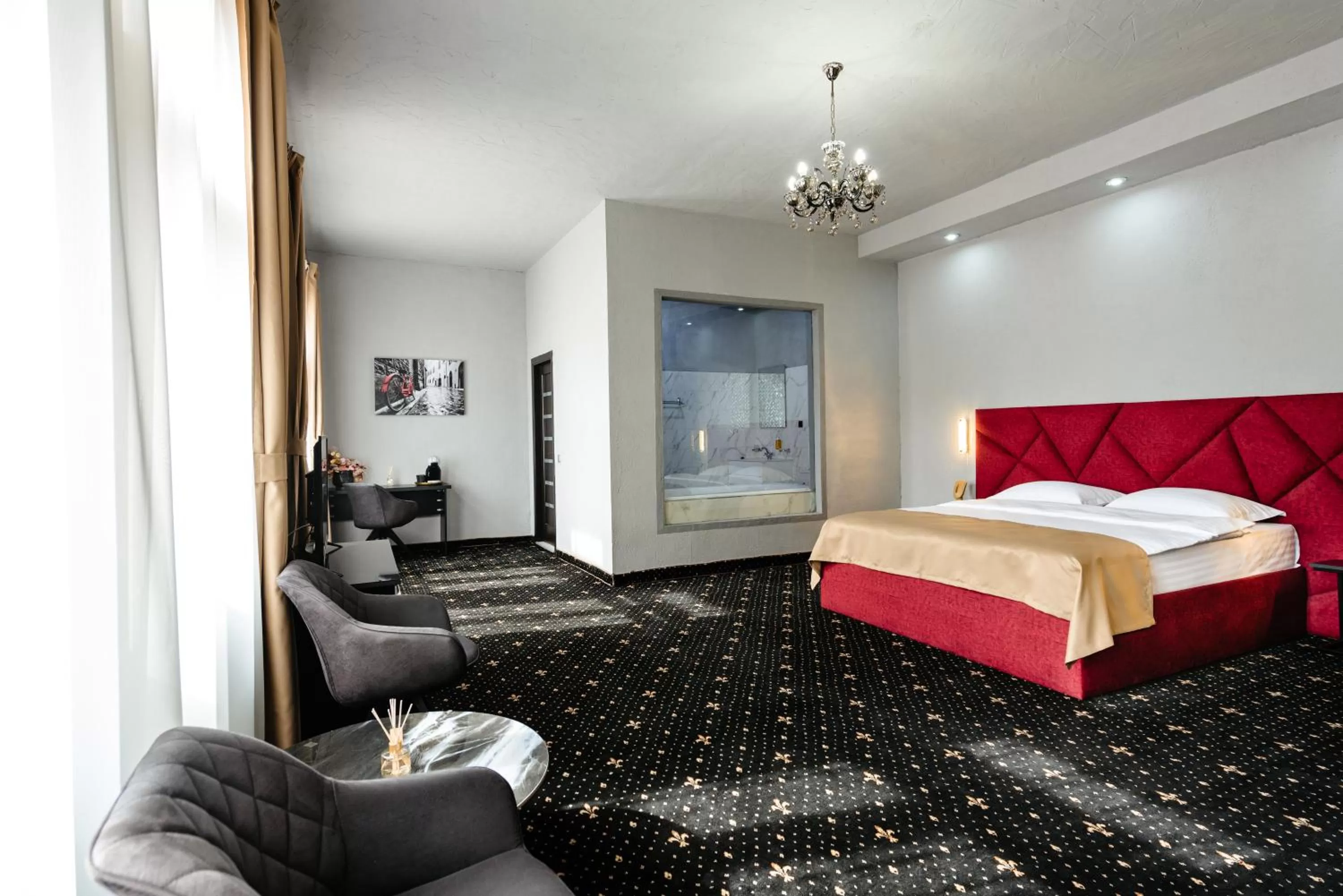 Photo of the whole room, Bed in Palace Bulevard Inn