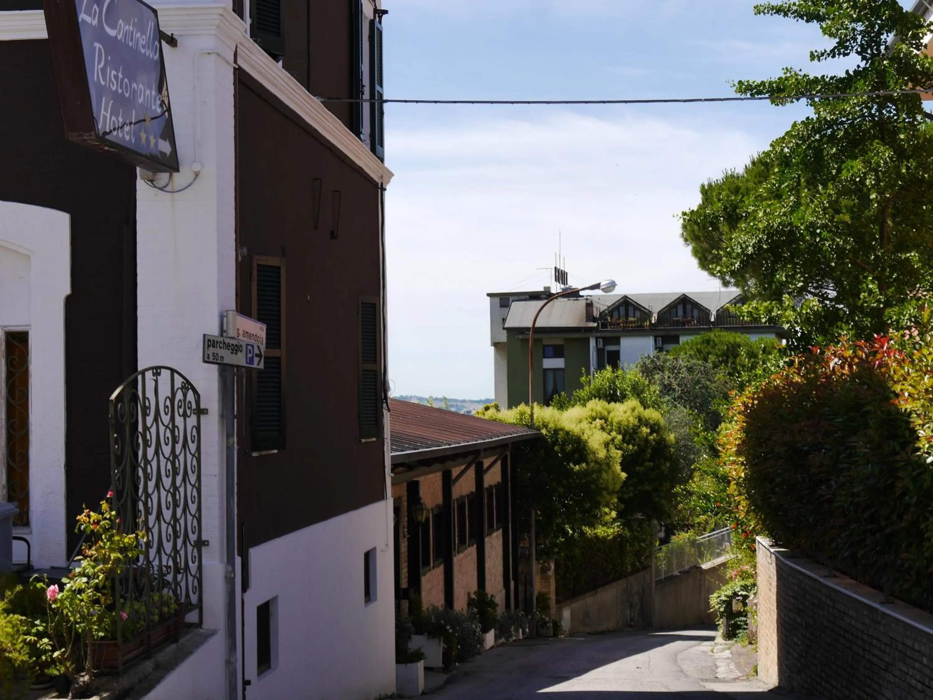 Facade/entrance in La Cantinella